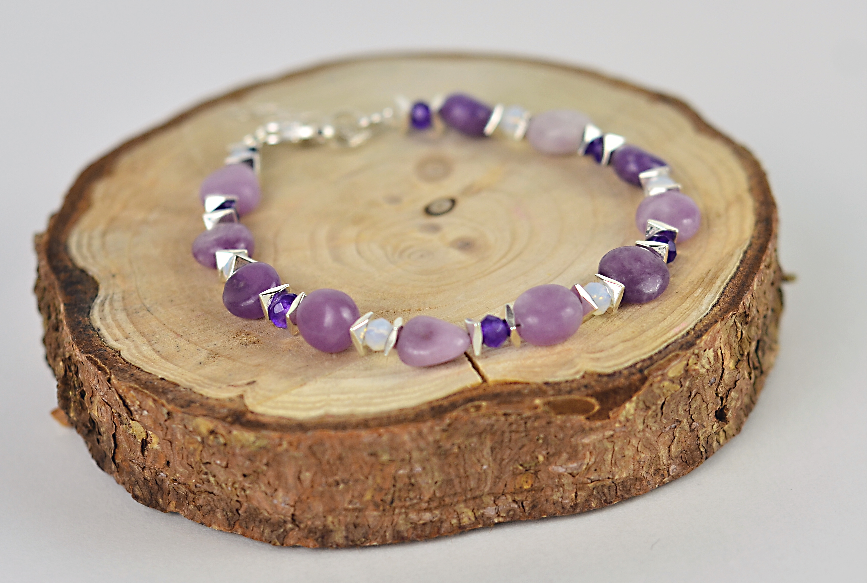 Biżuteria z kamieni naturalnych bransoletka z  sugilitem i jadeitem - nr kat. 351a