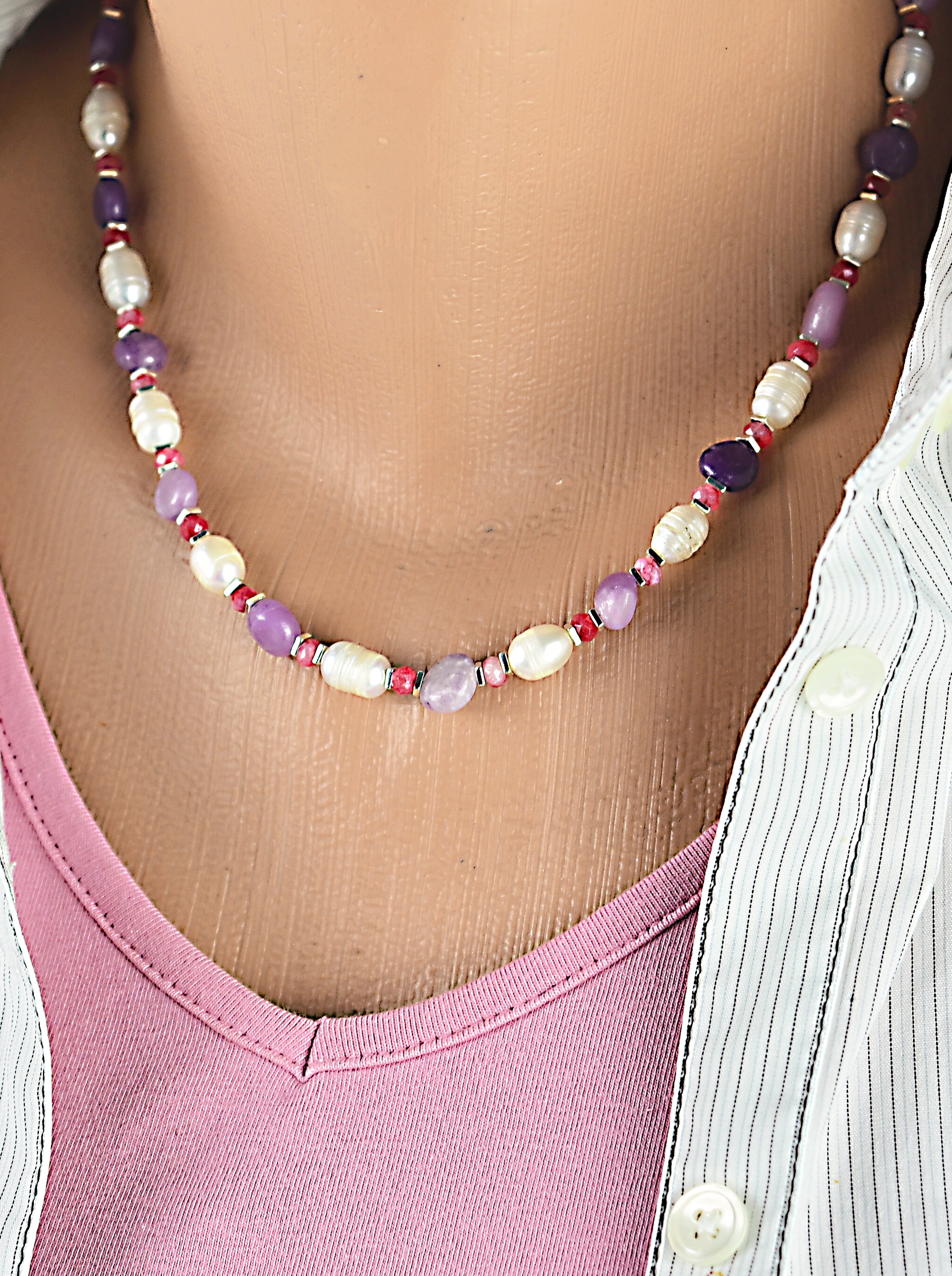 Biżuteria z kamieni naturalnych naszyjnik z sugilitem, jadeitem i perłą nr 352