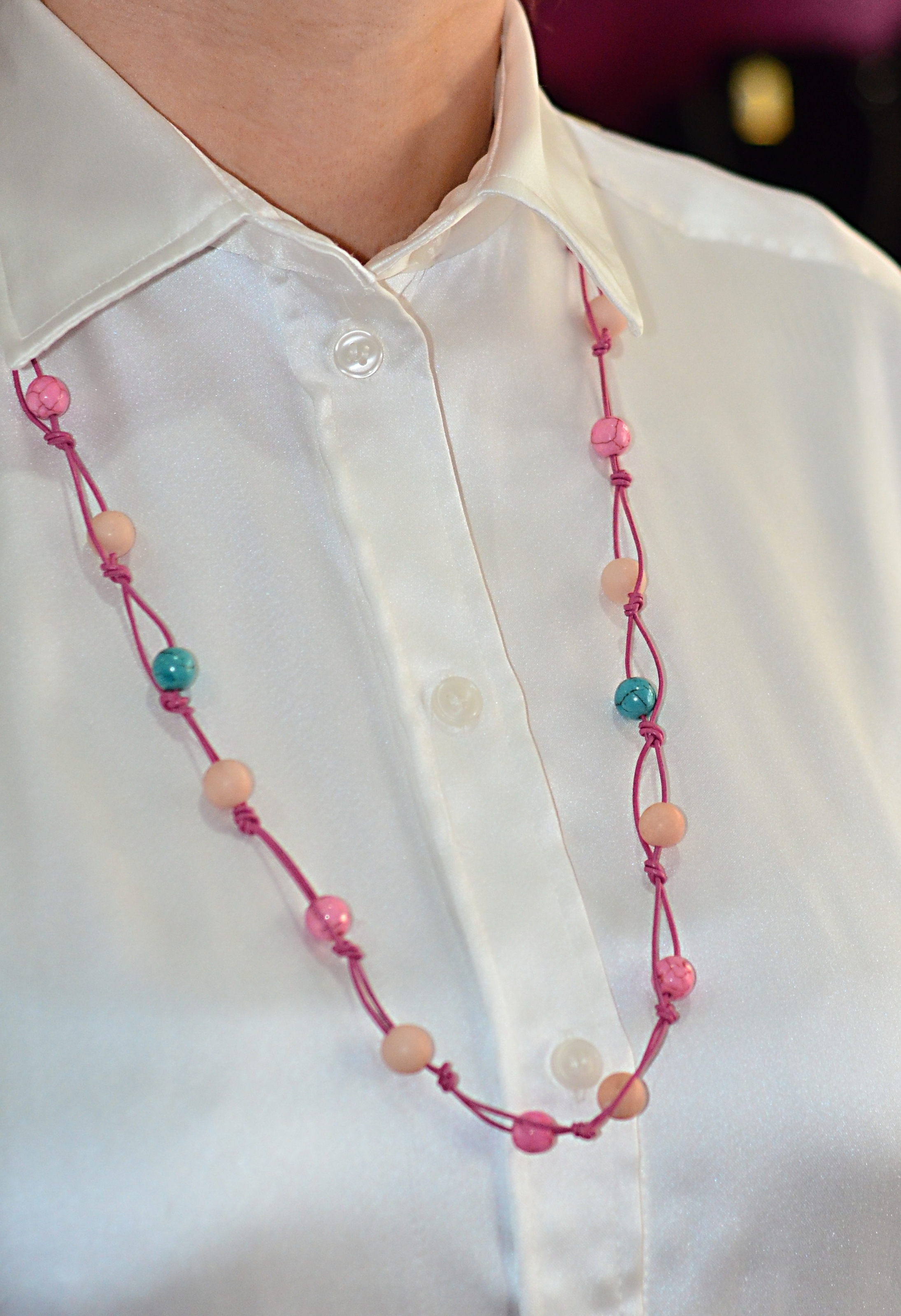 Biżuteria z kamieni naturalnych naszyjnik howlit - nr kat. 252