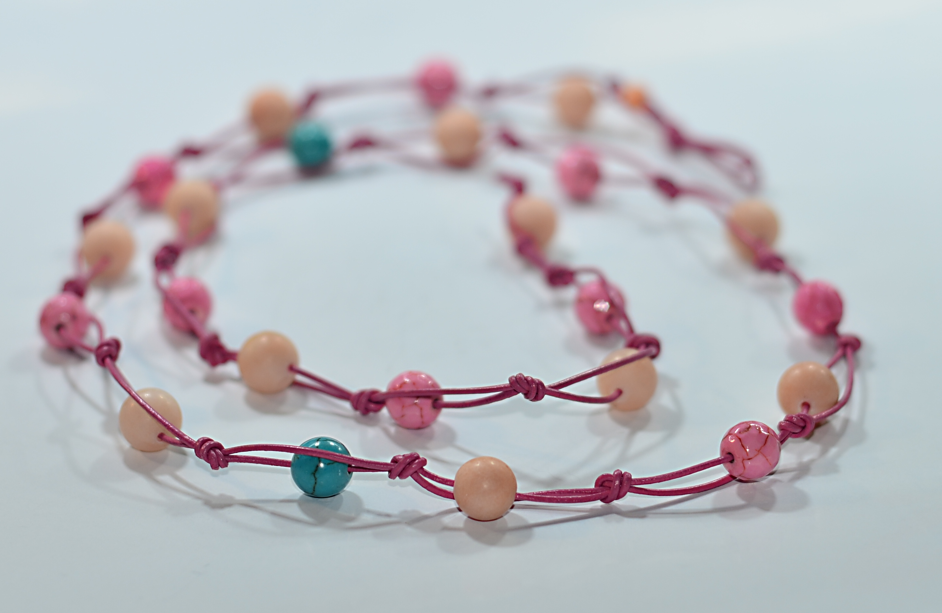 Biżuteria z kamieni naturalnych naszyjnik howlit - nr kat. 252