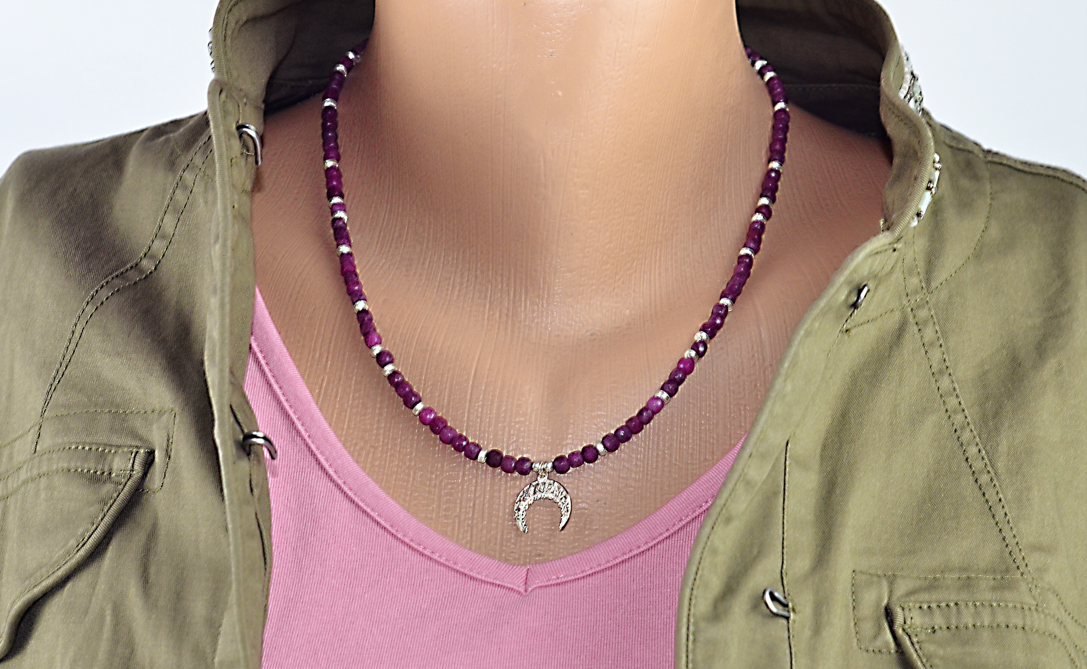 Biżuteria z kamieni naturalnych - Naszyjnik i bransoletka z rubinem oraz srebrną zawieszką - róg obfitości, nr kat. 324 