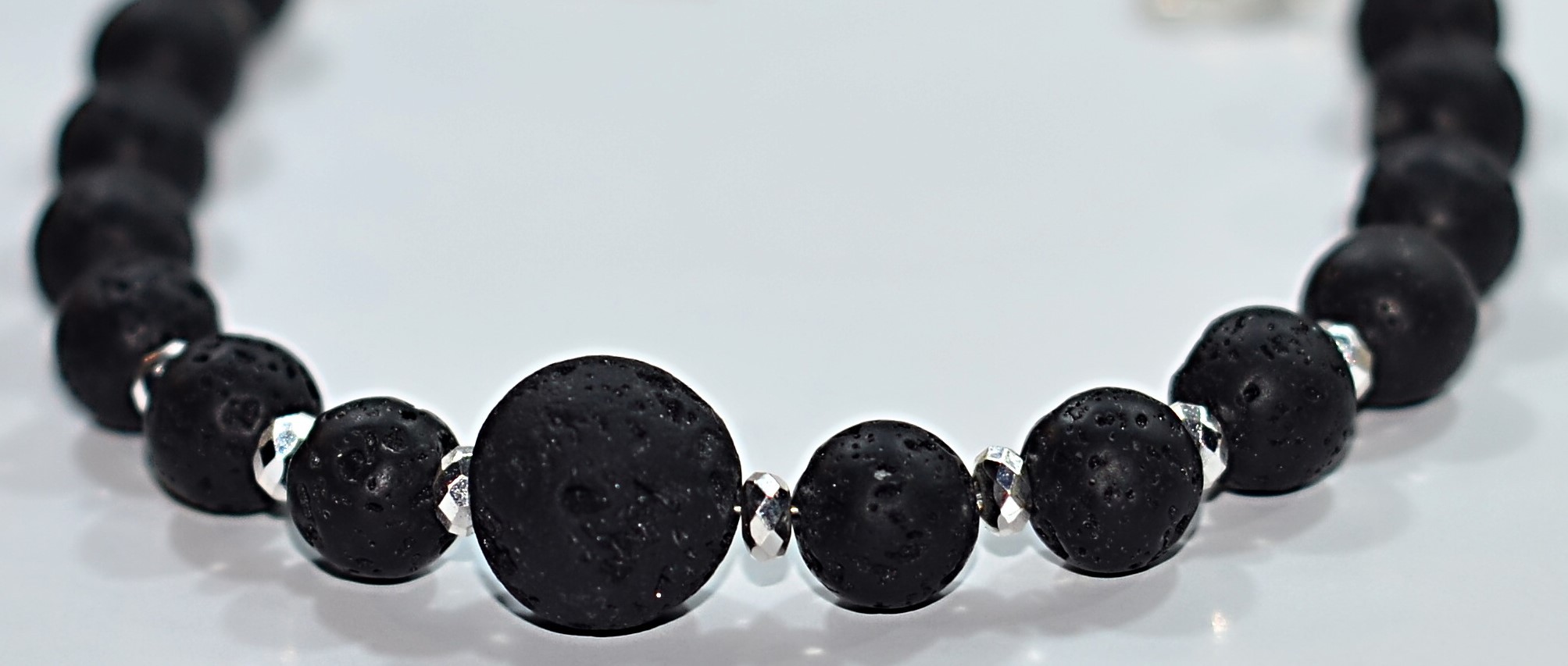 Biżuteria z kamieni naturalnych - bransoletka z lawą wulkaniczną - nr kat. 236a