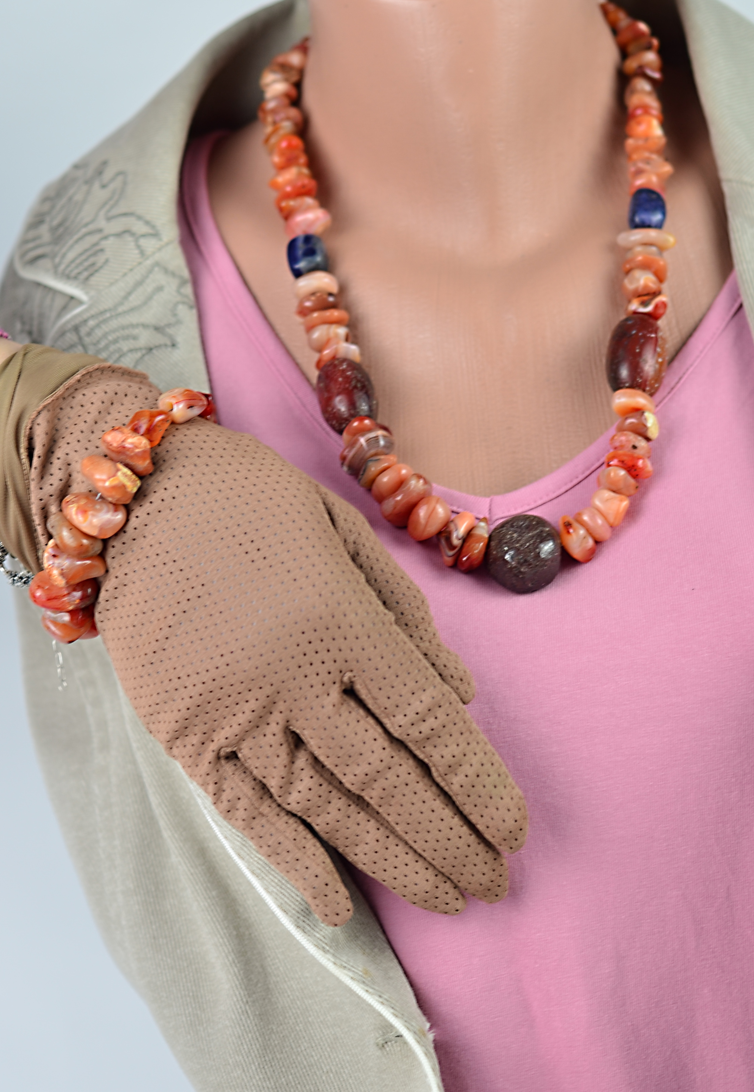 Biżuteria z kamieni naturalnych - naszyjnik oraz bransoletka z Agatem, Sodalitem i Granatem, nr kat. 279