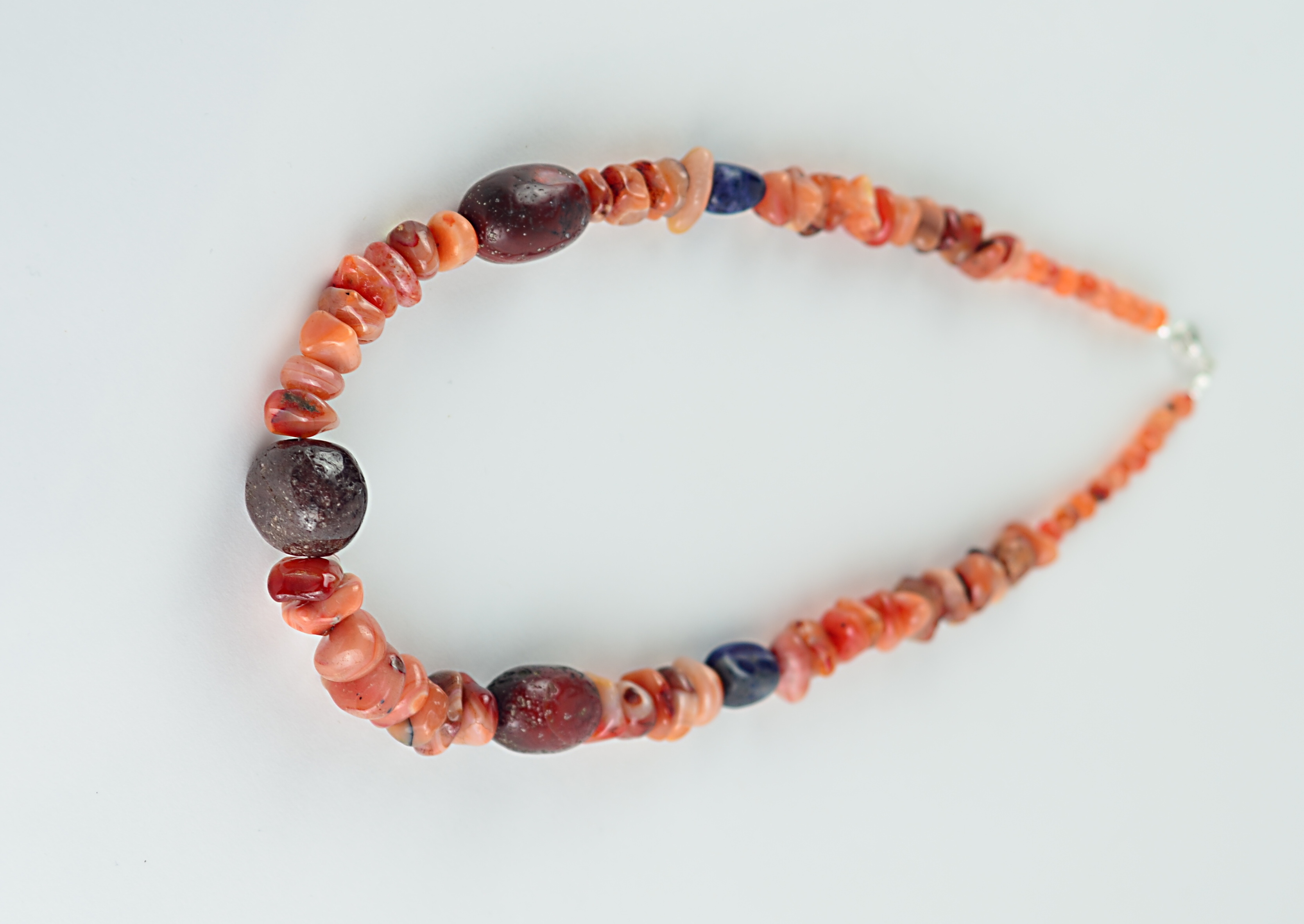 Biżuteria z kamieni naturalnych - naszyjnik oraz bransoletka z Agatem, Sodalitem i Granatem, nr kat. 279