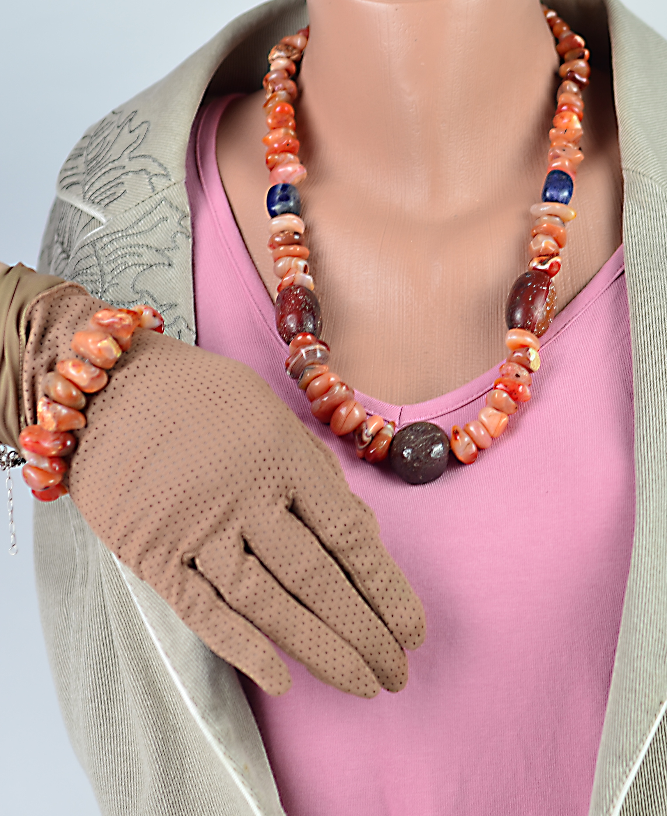 Biżuteria z kamieni naturalnych - naszyjnik oraz bransoletka z Agatem, Sodalitem i Granatem, nr kat. 279