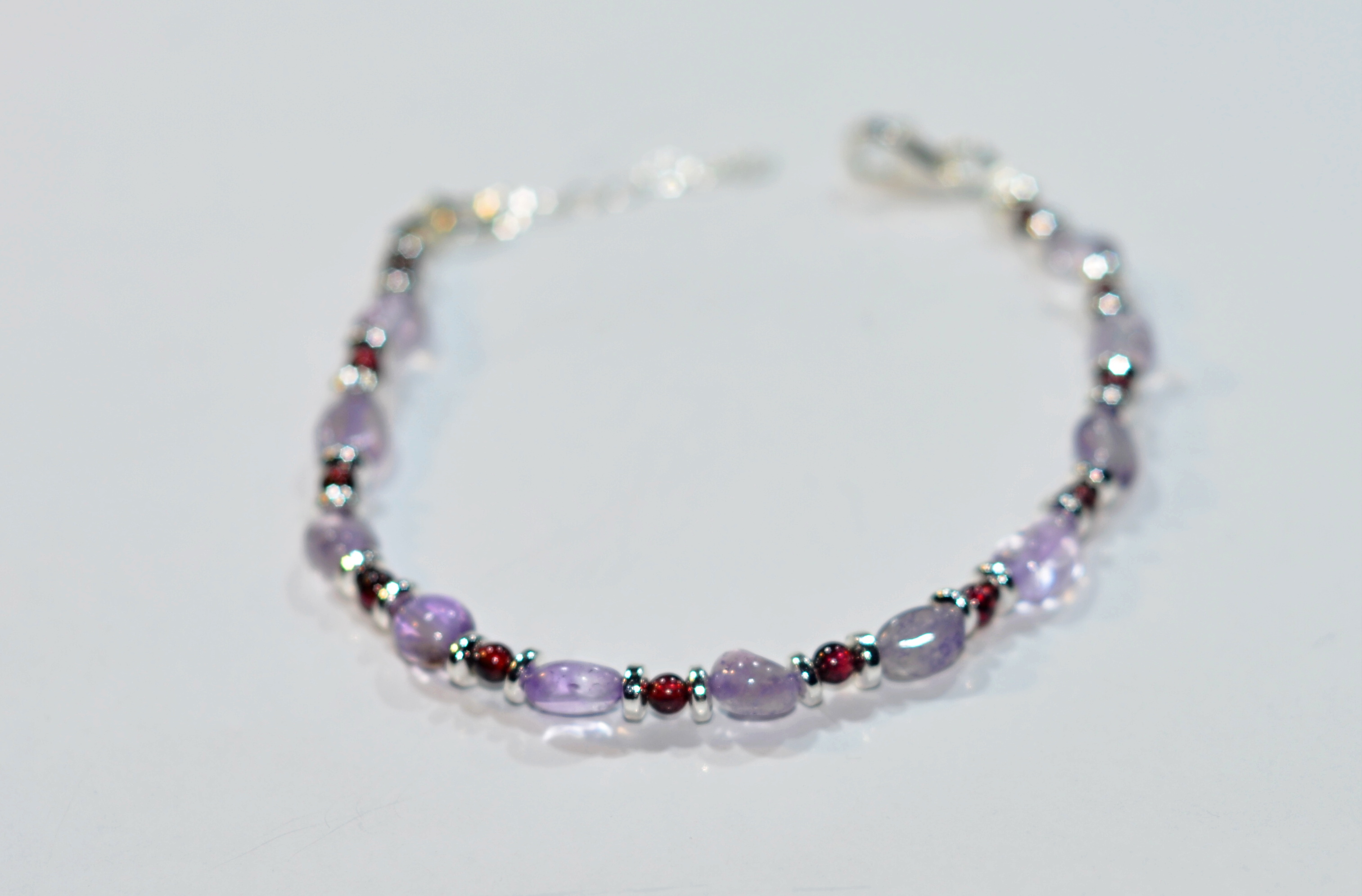 Biżuteria z kamieni naturalnych - bransoletka z ametystem i granatem - nr kat. 190a