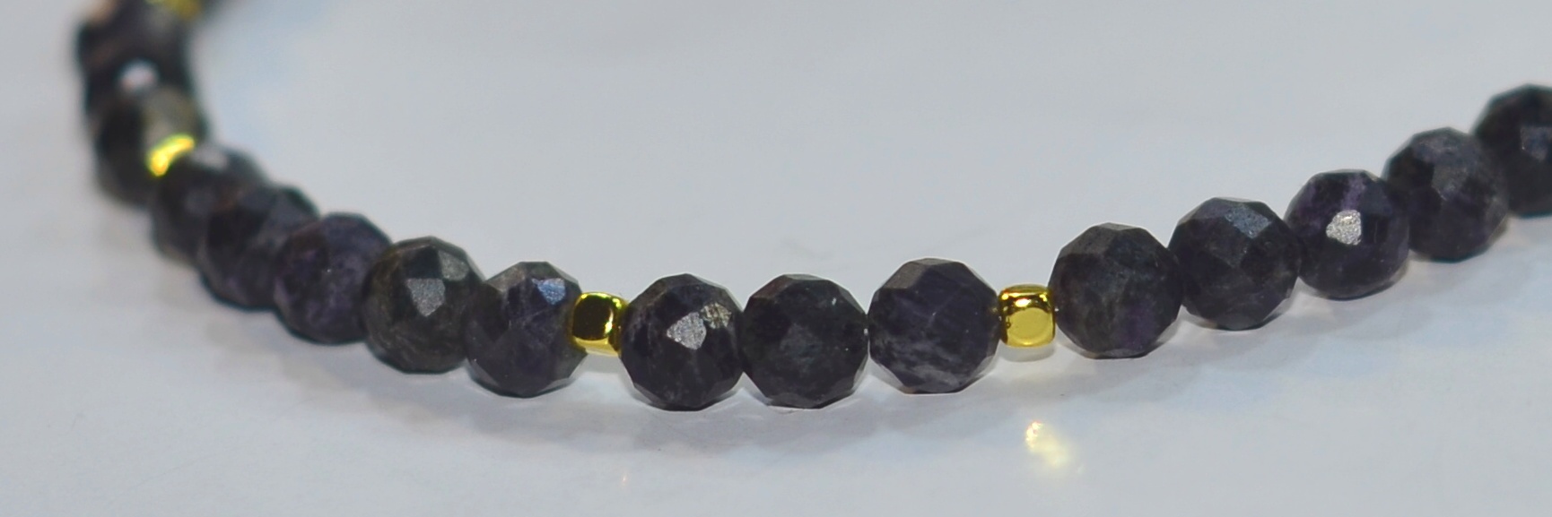 Biżuteria z kamieni naturalnych - bransoletka z czaroitem - nr kat. 206a