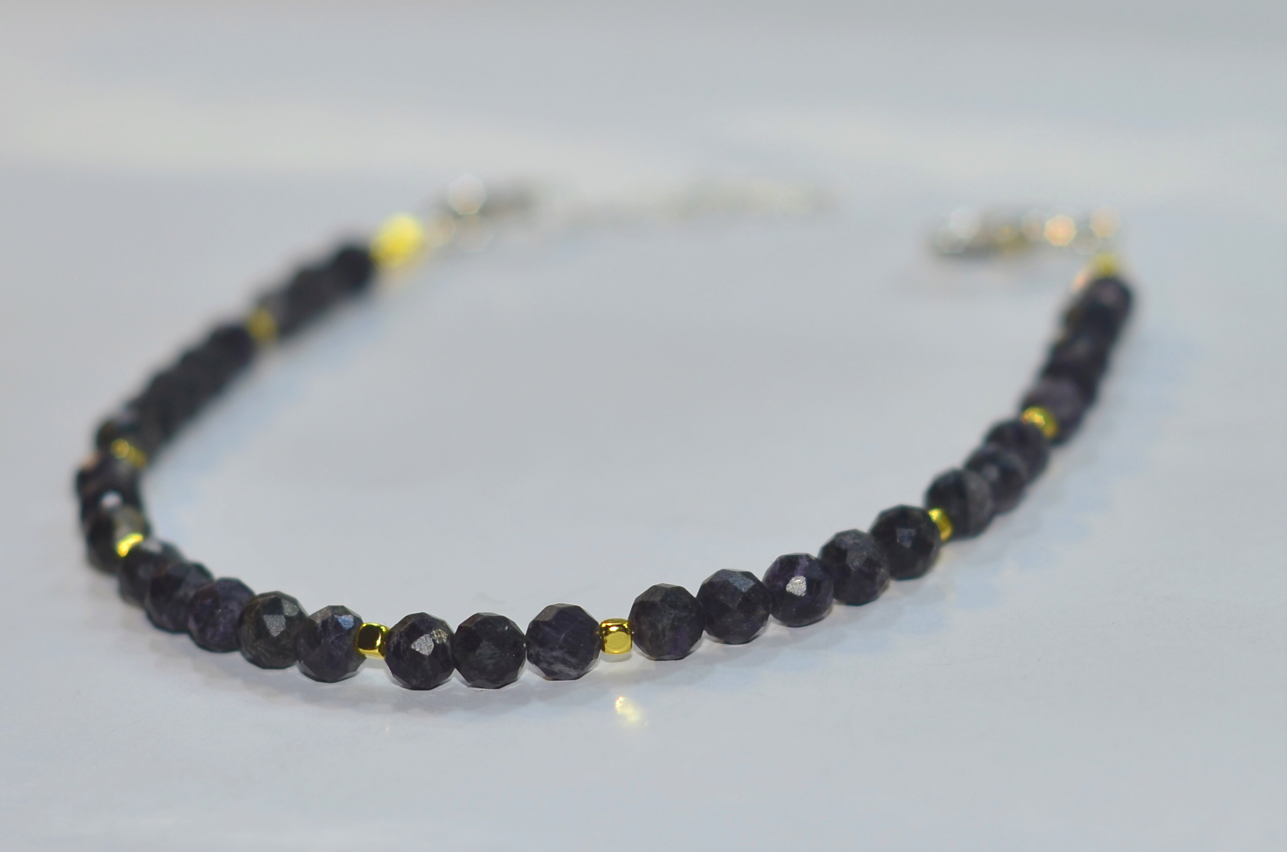 Biżuteria z kamieni naturalnych - bransoletka z czaroitem - nr kat. 206a