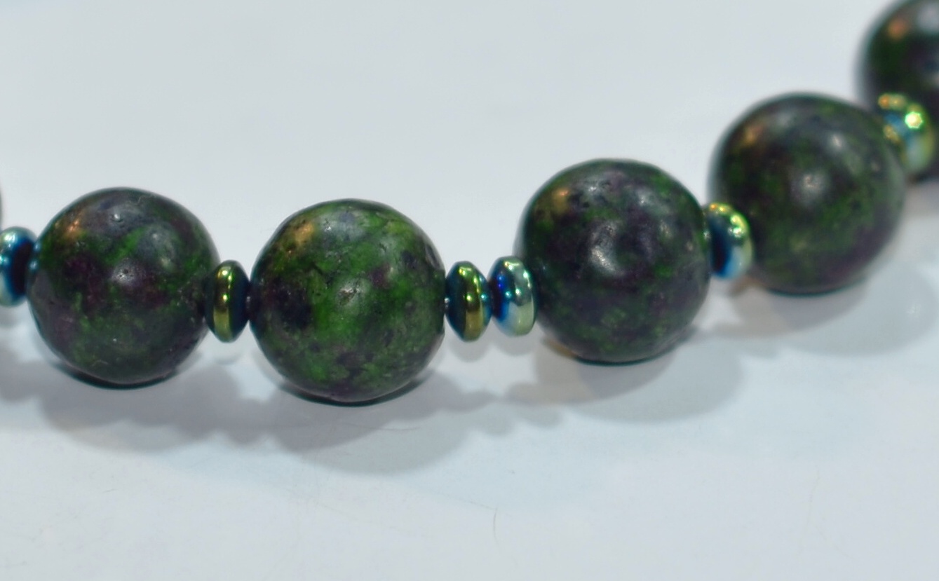 Biżuteria z kamieni naturalnych - bransoletka zoisyt z rubinem - nr kat. 191a