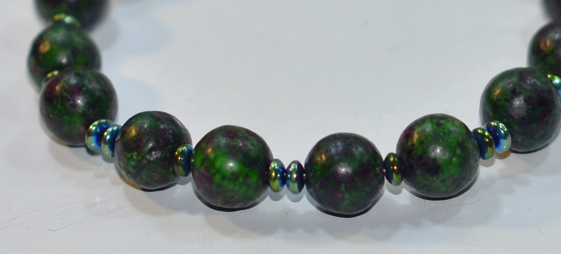 Biżuteria z kamieni naturalnych - bransoletka zoisyt z rubinem - nr kat. 191a