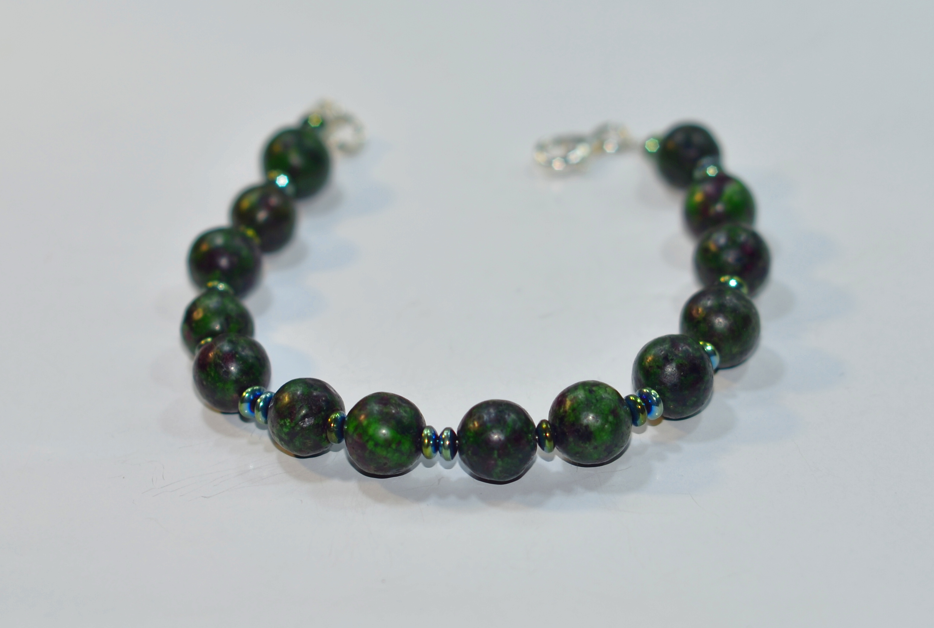 Biżuteria z kamieni naturalnych - bransoletka zoisyt z rubinem - nr kat. 191a