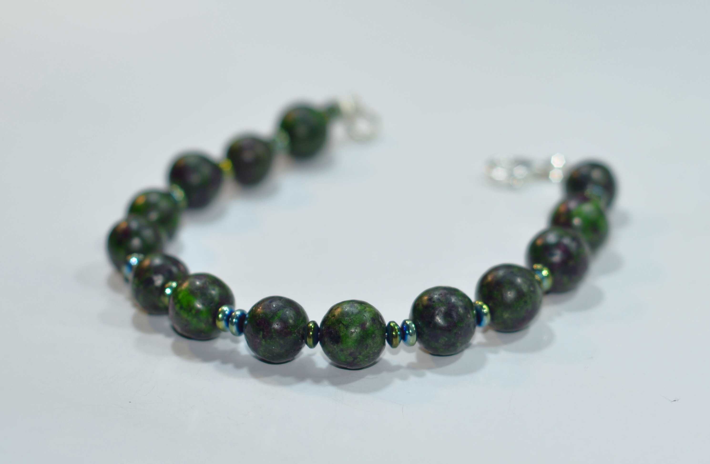 Biżuteria z kamieni naturalnych - bransoletka zoisyt z rubinem - nr kat. 191a