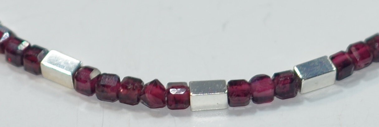 Biżuteria z kamieni naturalnych - bransoletka z granatem - nr kat. 193a