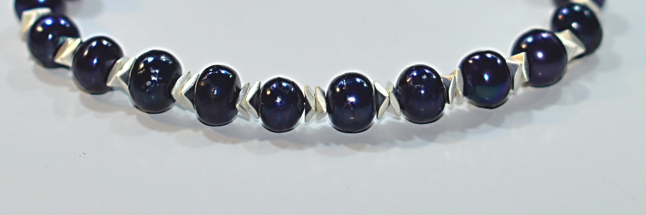 Biżuteria z kamieni naturalnych - bransoletka z perłami - nr kat. 200b