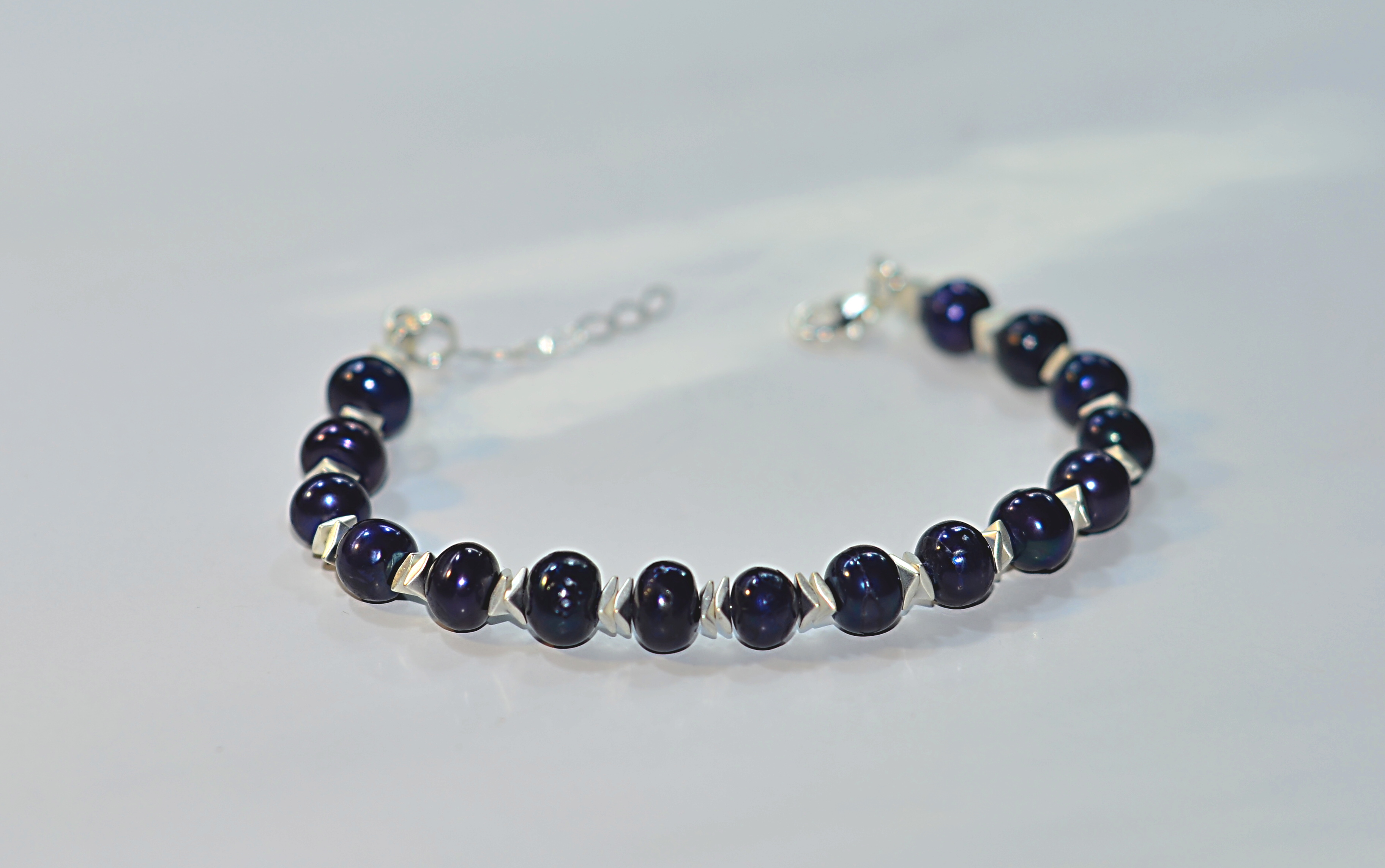 Biżuteria z kamieni naturalnych - bransoletka z perłami - nr kat. 200b