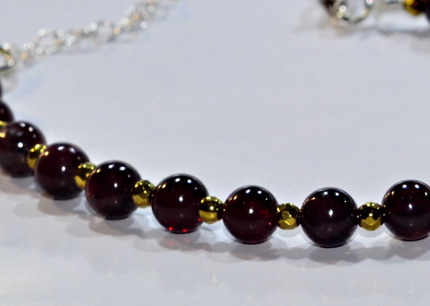 Bizuteria z kamieni naturalnych - bransoletka z granatem - nr kat. 103a