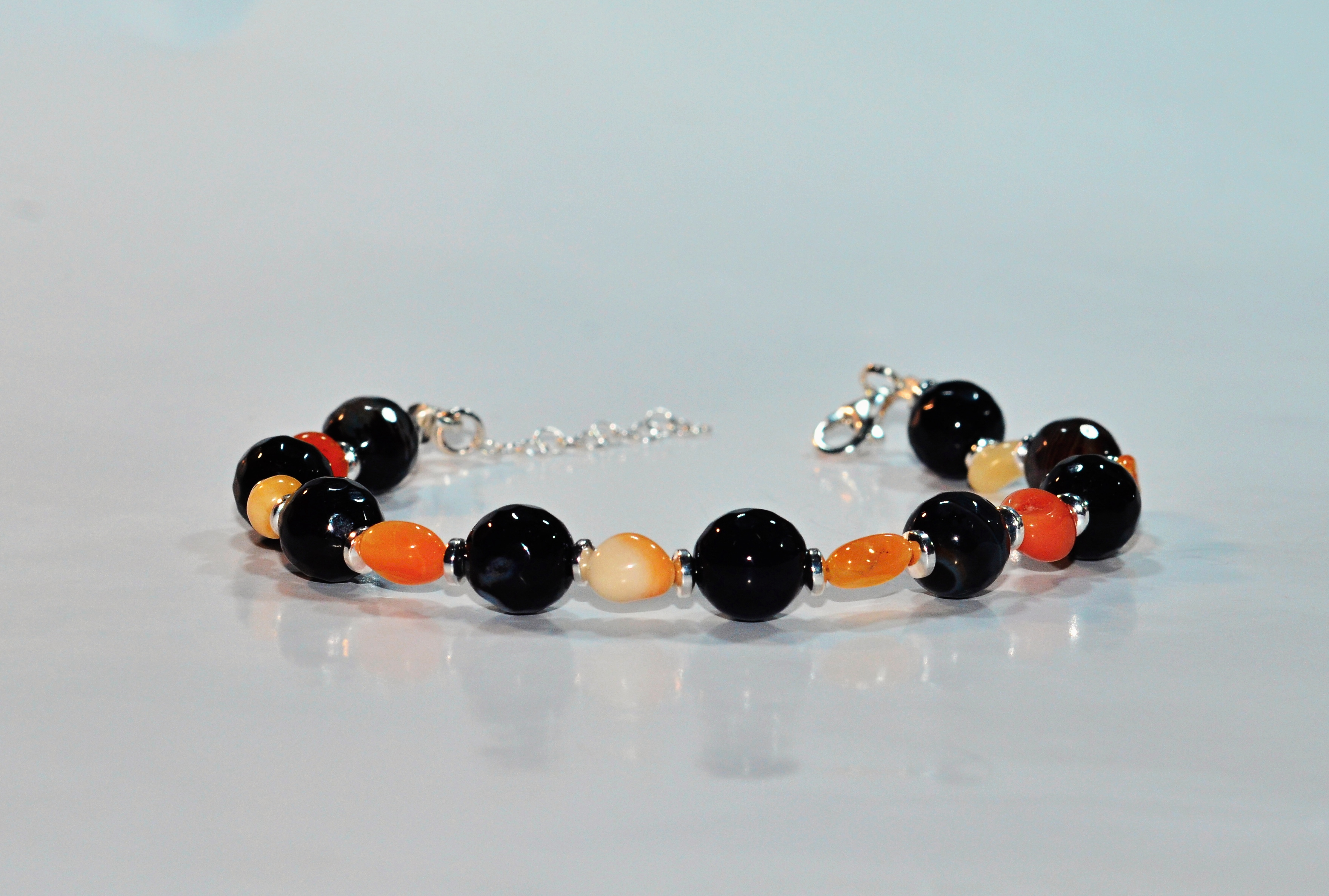 Bizuteria z kamieni naturalnych - bransoletka z sardonyksem - nr kat. 92a