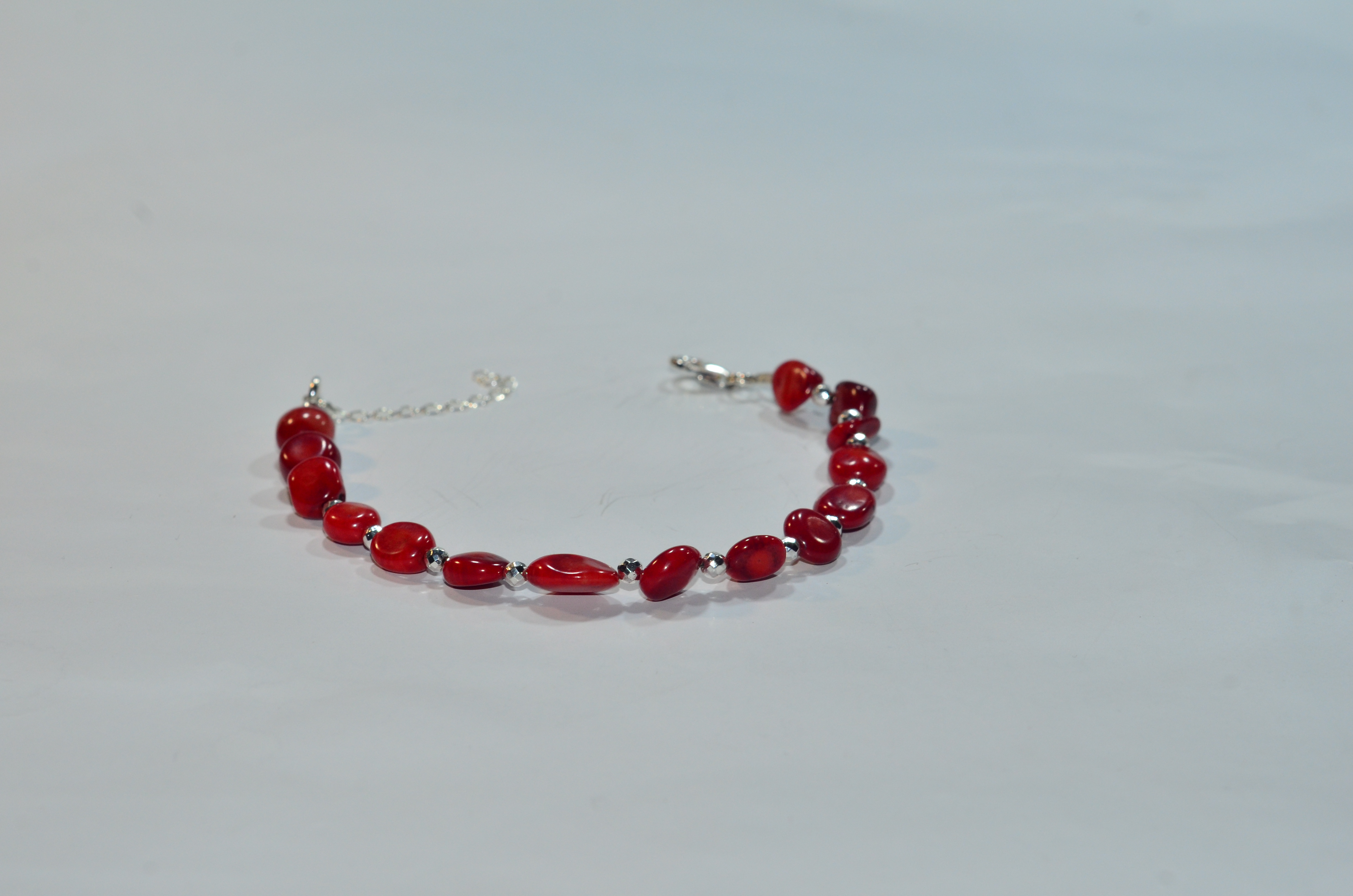 Bransoletka z koralem - nr kat. 106a