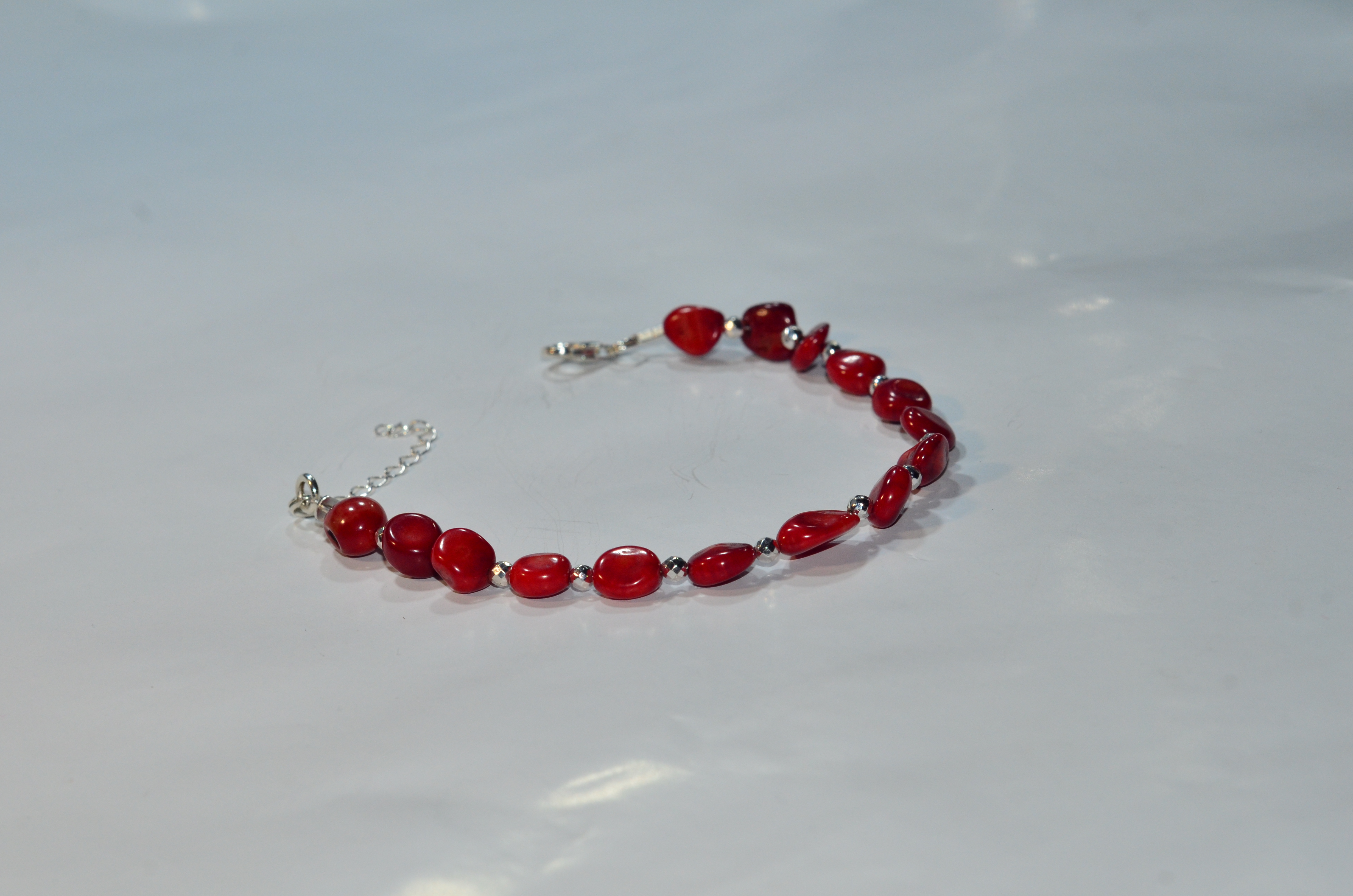 Bransoletka z koralem - nr kat. 106a