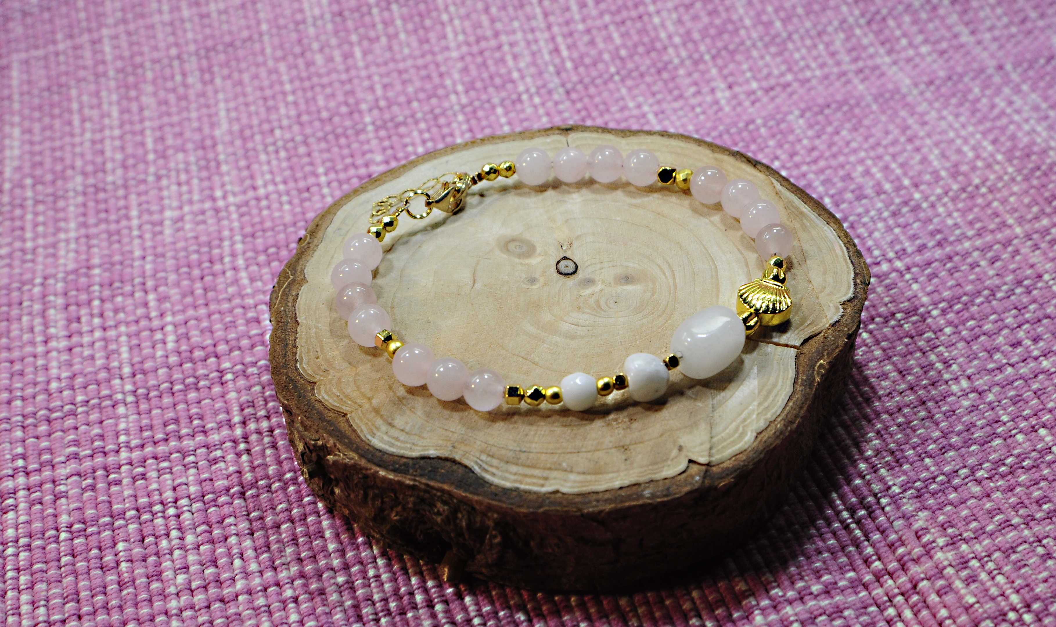 Bransoletka z kryształem górskim różowym - 372a