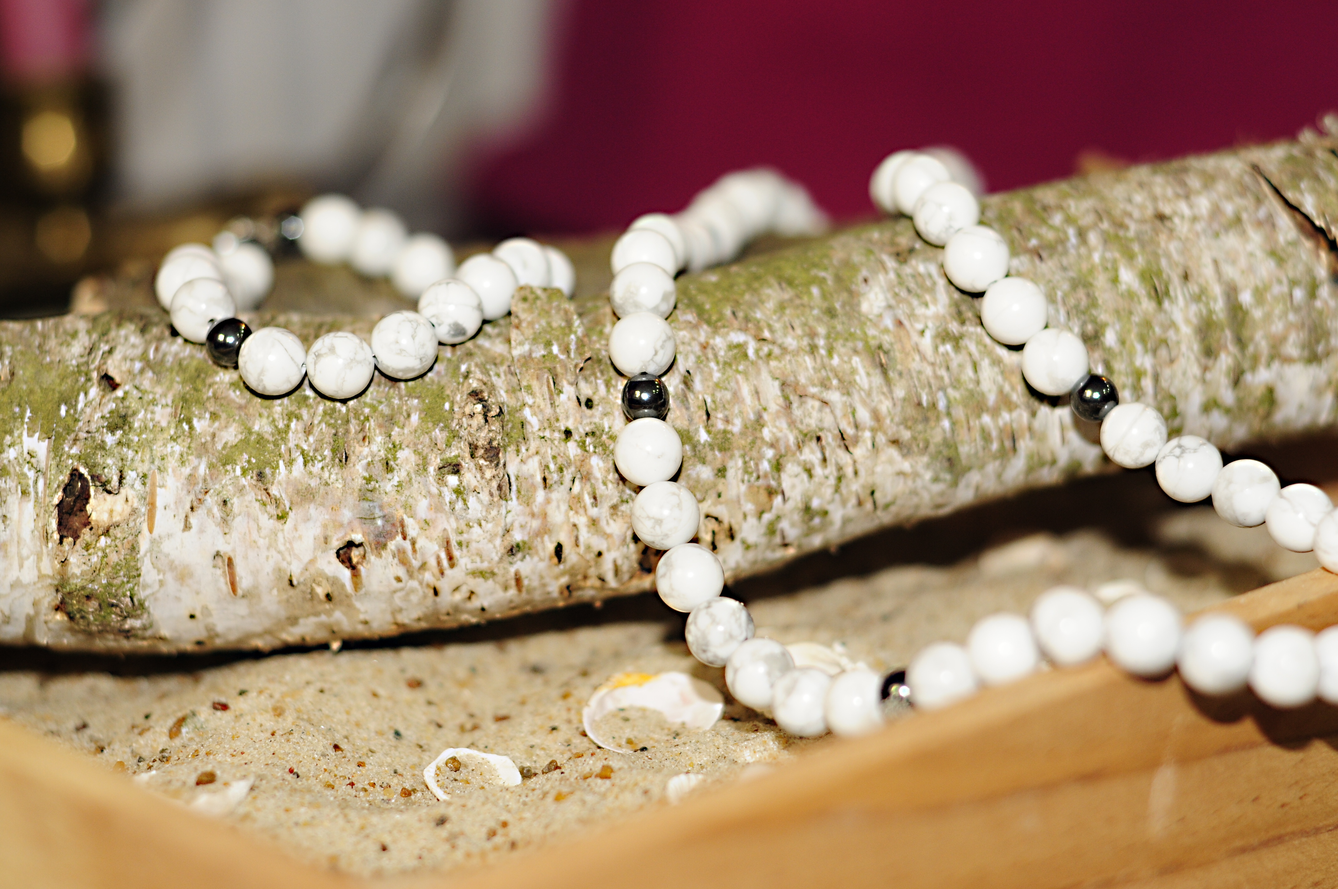 Naszyjnik i bransoletka z howlitem - nr kat. 381 i 381a