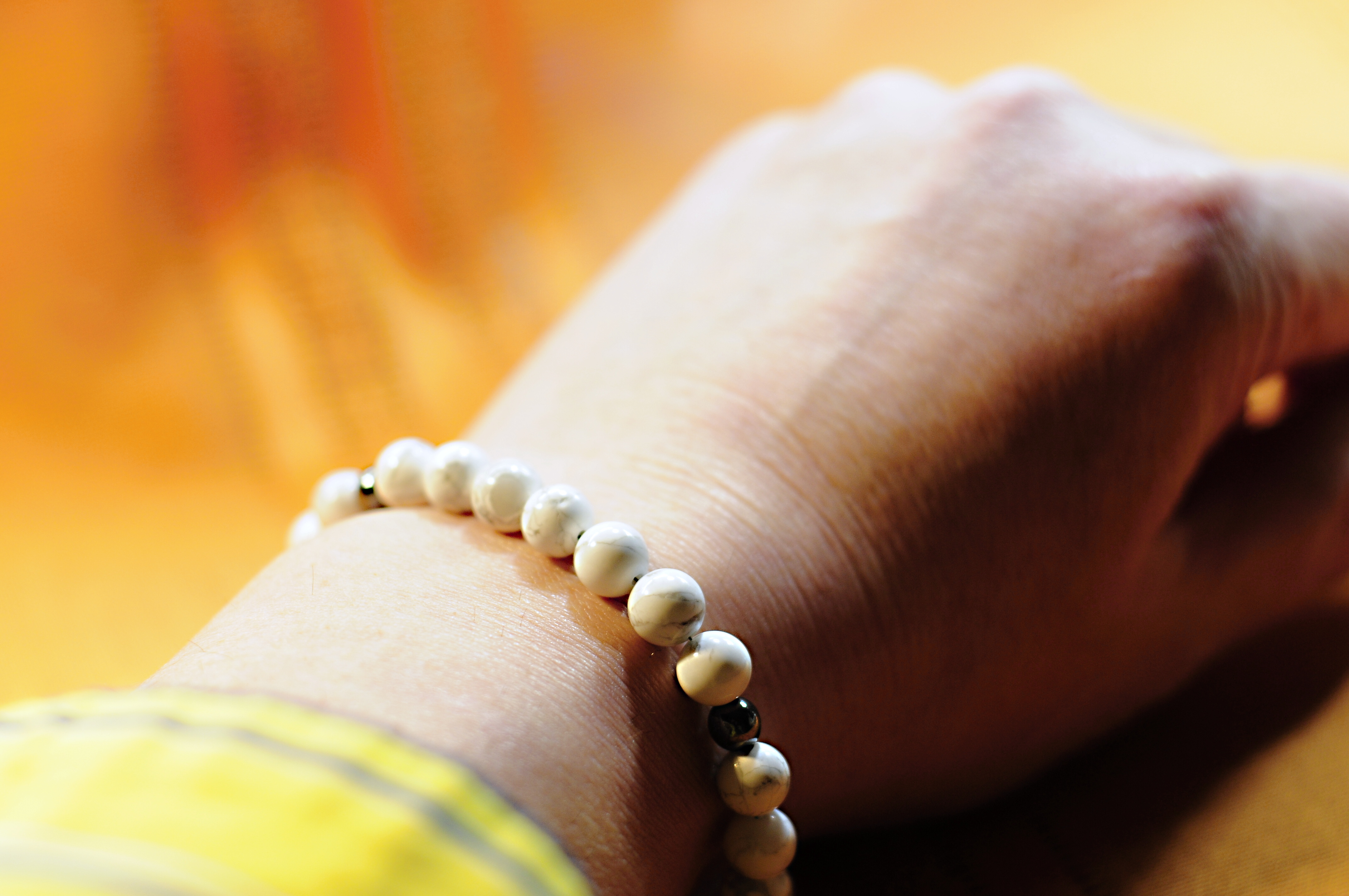 Naszyjnik i bransoletka z howlitem - nr kat. 381 i 381a