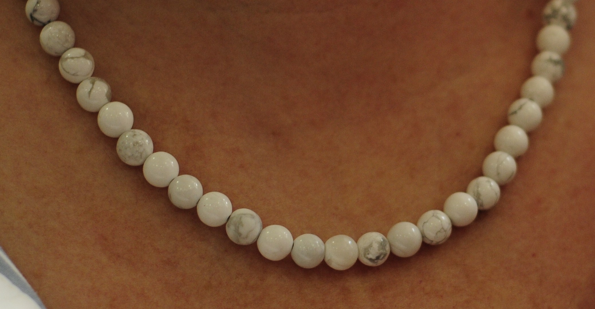 Naszyjnik z howlitem - nr kat. 406