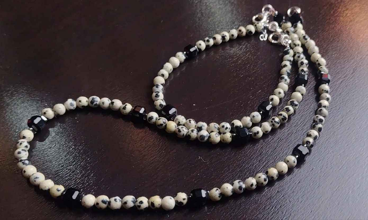 Naszyjnik i bransoletka z jaspisem dalmatyńskim - nr kat. 476 i 476a