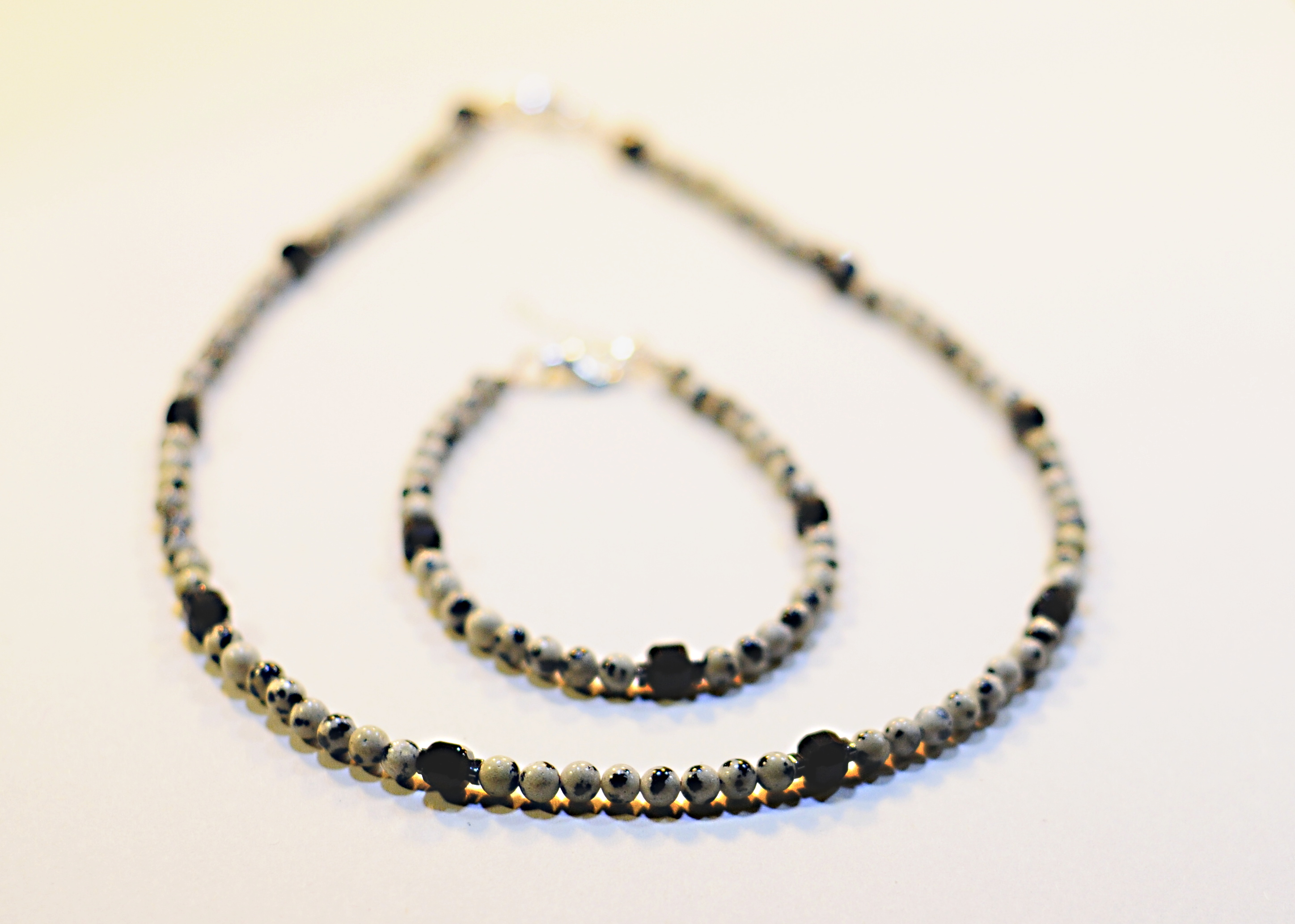 Naszyjnik z jaspisem dalmatyńskim - nr kat. 476