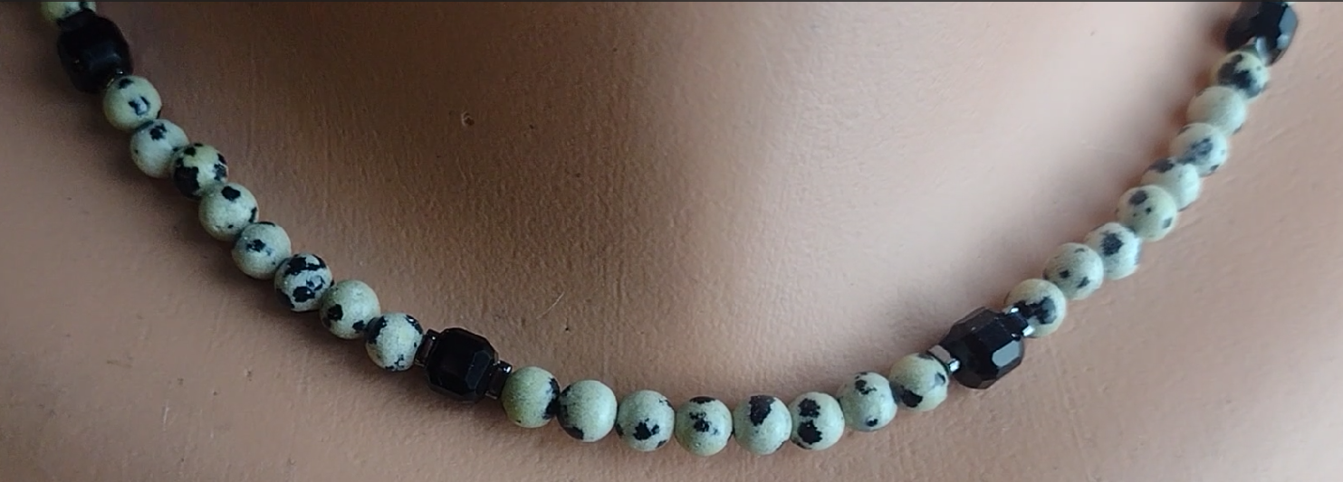 Naszyjnik z jaspisem dalmatyńskim - nr kat. 476