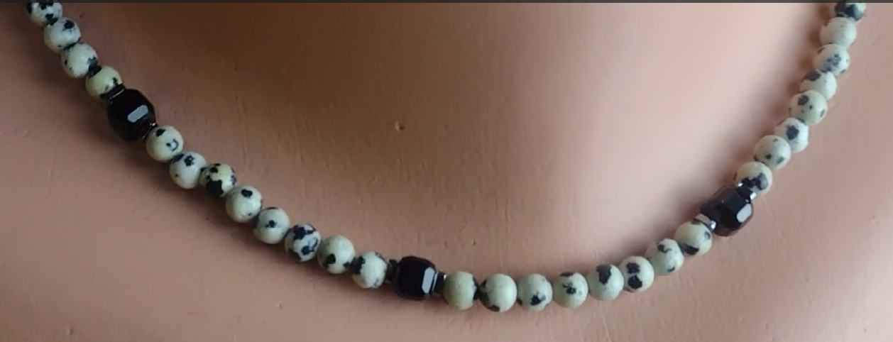 Naszyjnik z jaspisem dalmatyńskim - nr kat. 476