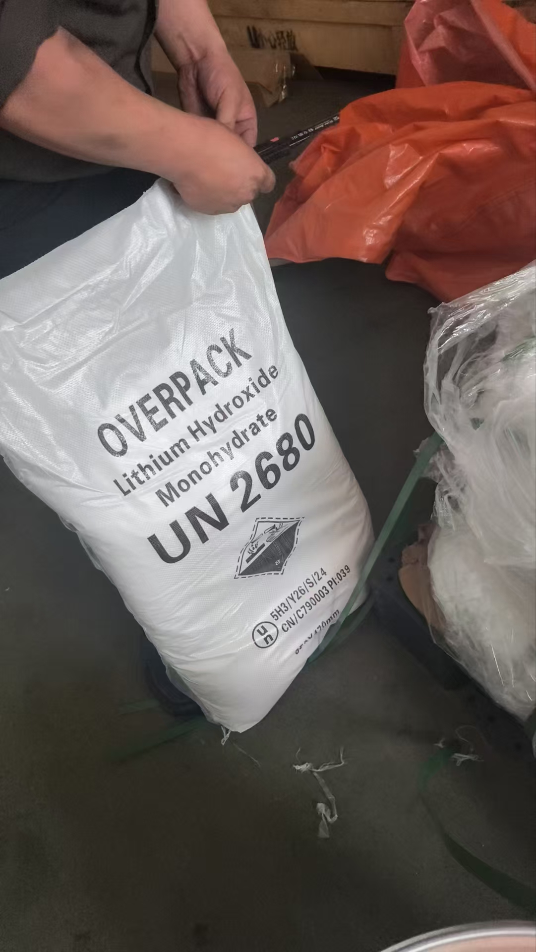 LiOH.H2O Lithium hydroxide monohydrate Particulate