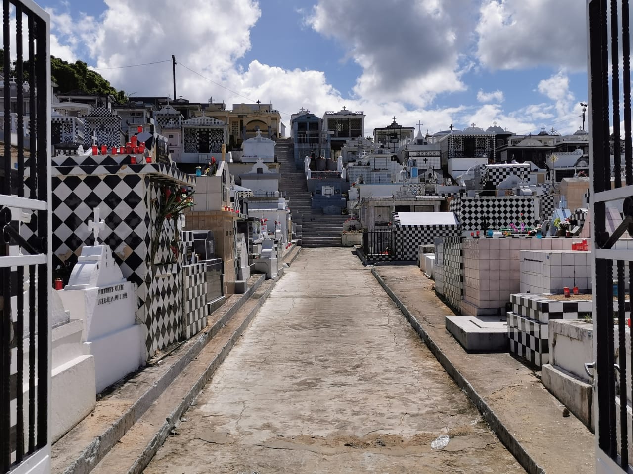 Visite du Cimetière de Morne-à-l’Eau