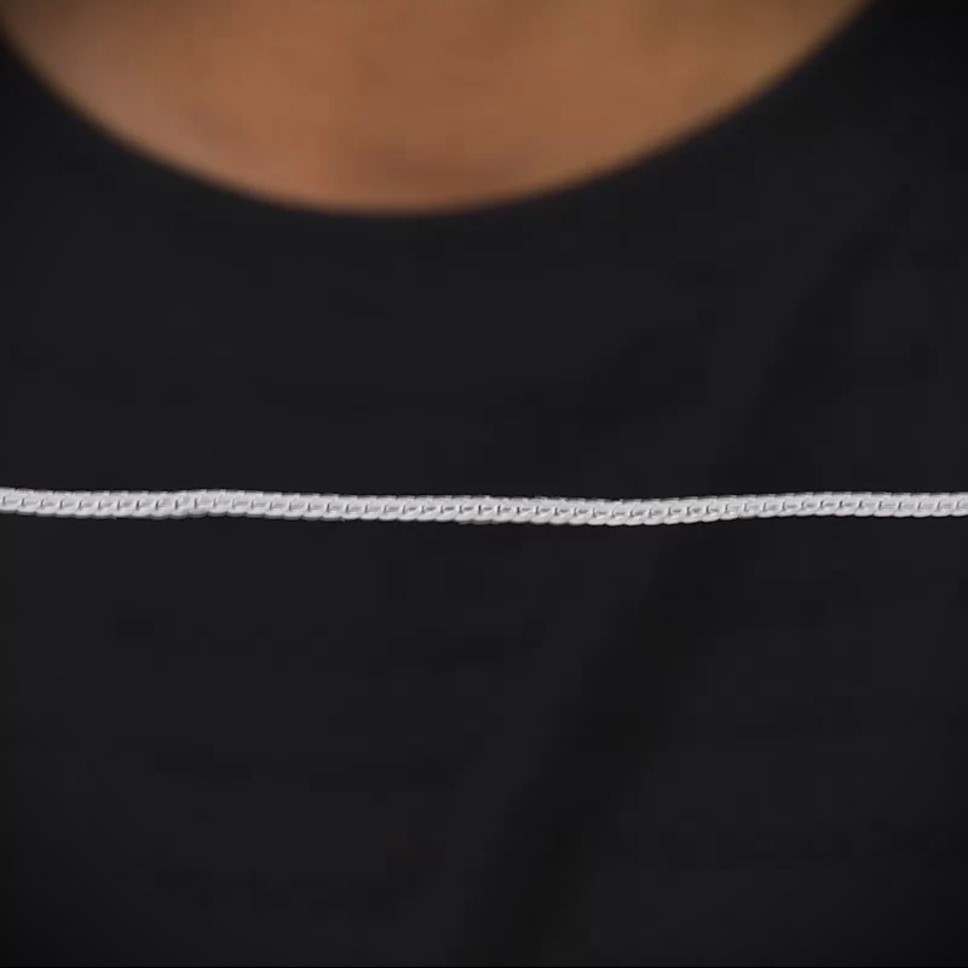 Gentleman’s Gleam: Pure Silver Chain For Men