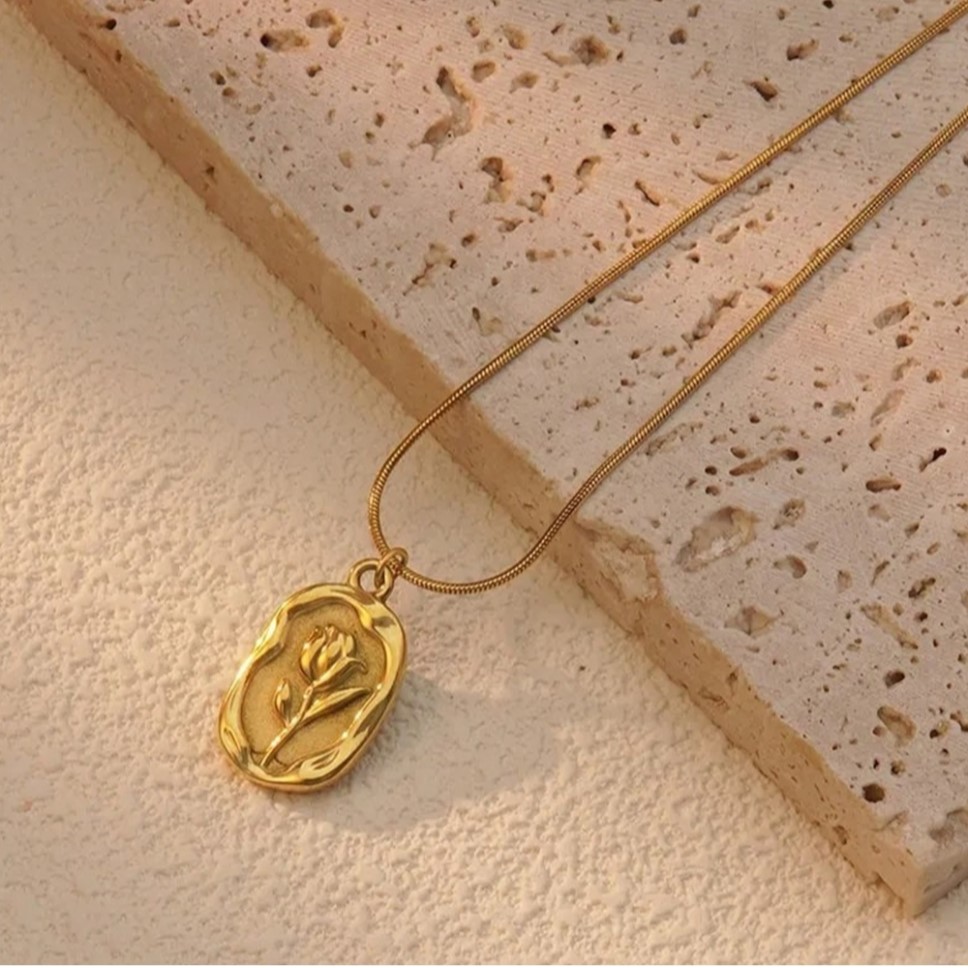 Gold Floral Pendant Necklace