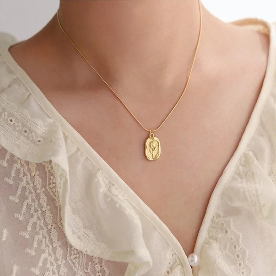 Gold Floral Pendant Necklace