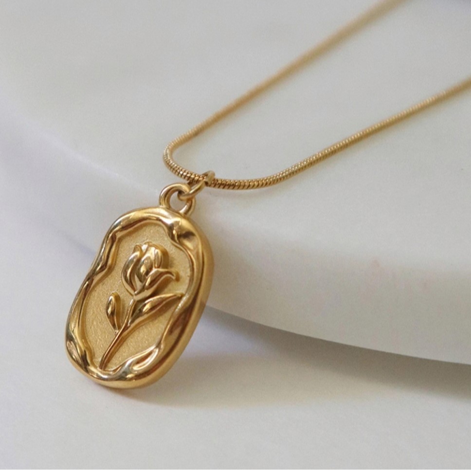 Gold Floral Pendant Necklace
