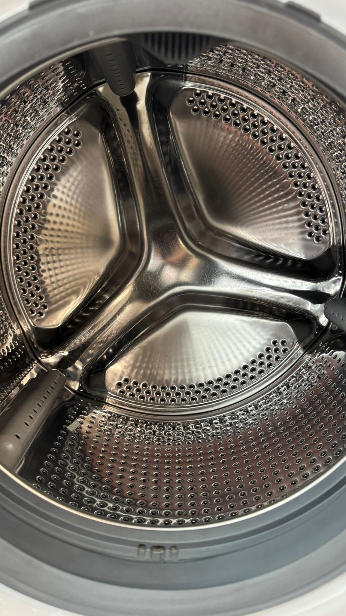 Blomberg Used Washer WM77110NBL00 24"