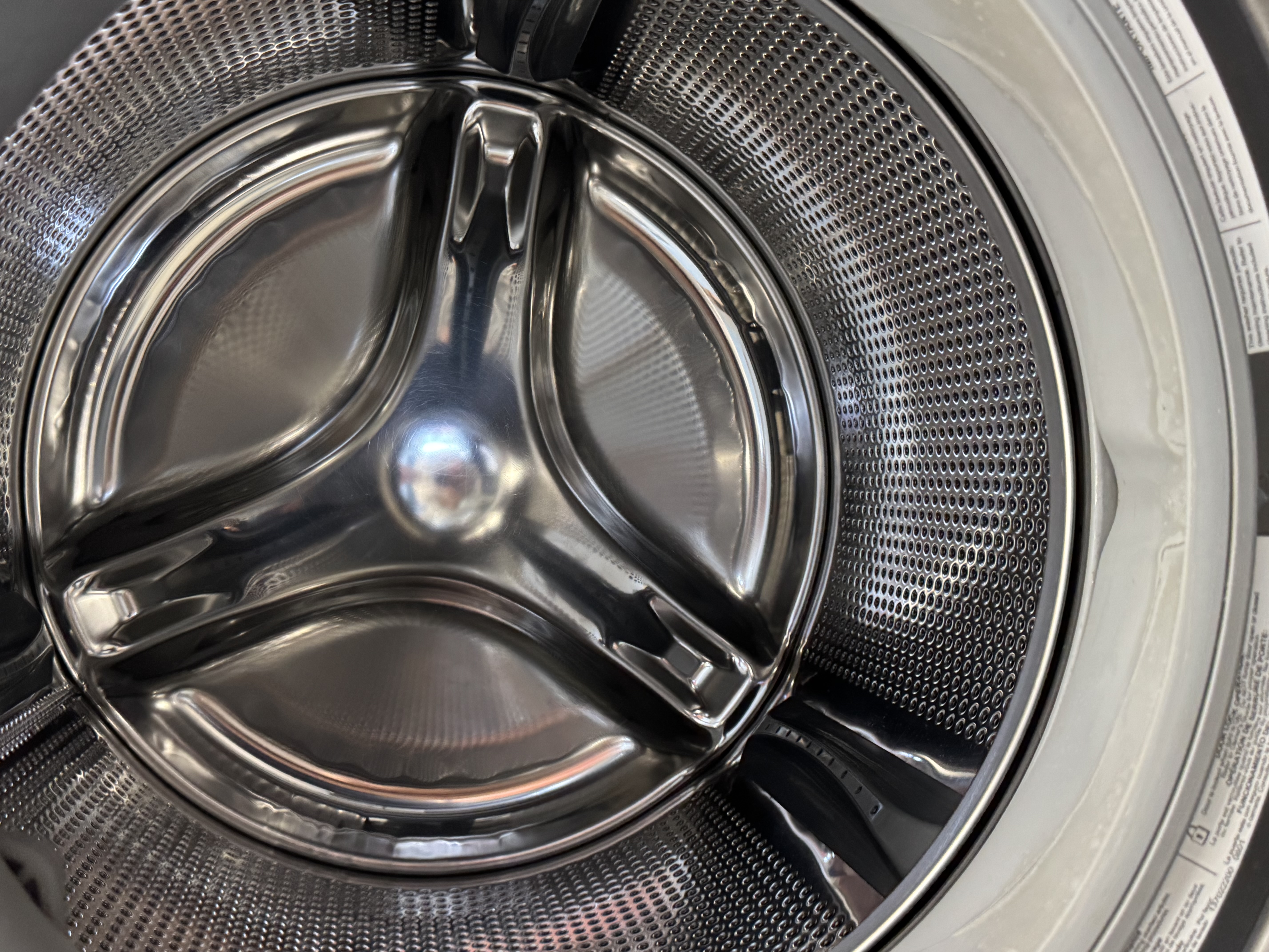 LG Used washer WM5000HVA  27"