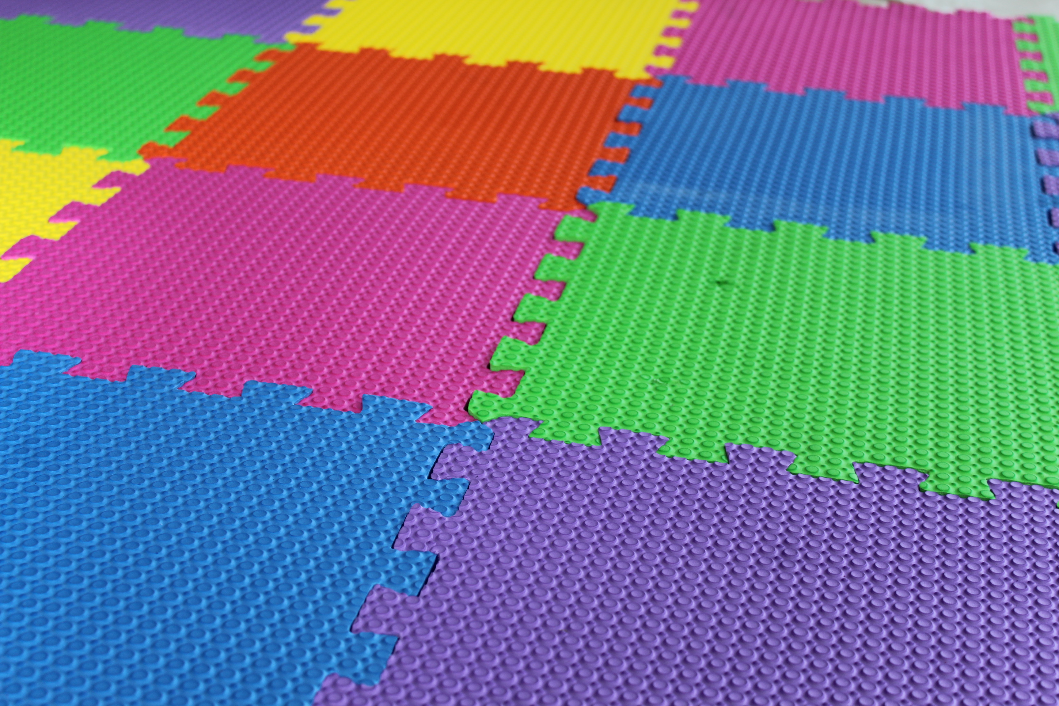 TAPETE ESPESOR 12 MM DE 30X30 CM CON 16 PZS MULTICOLOR