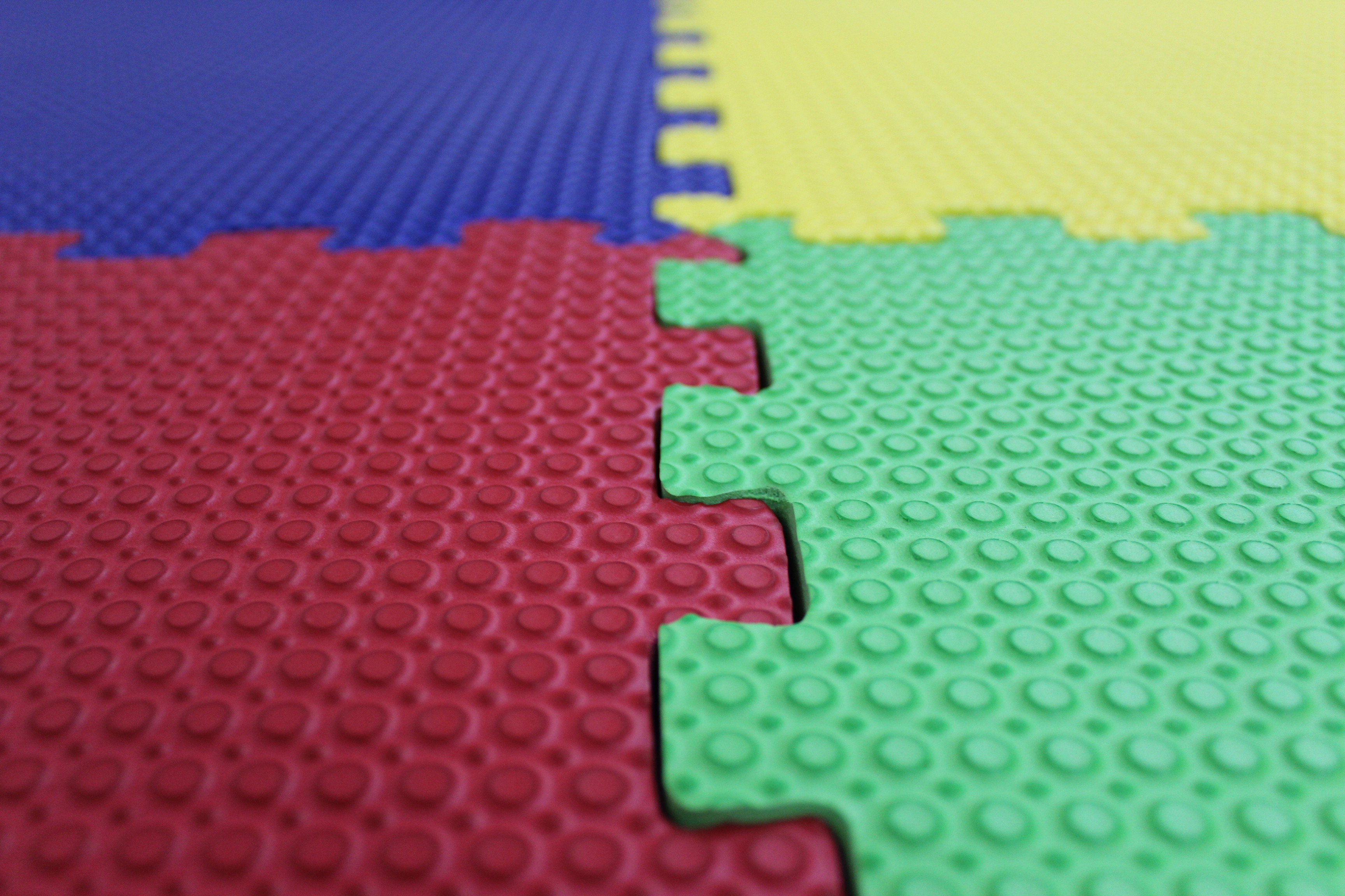 TAPETE ESPESOR 12 MM DE 60X60 CM CON 4 PZS MULTICOLOR