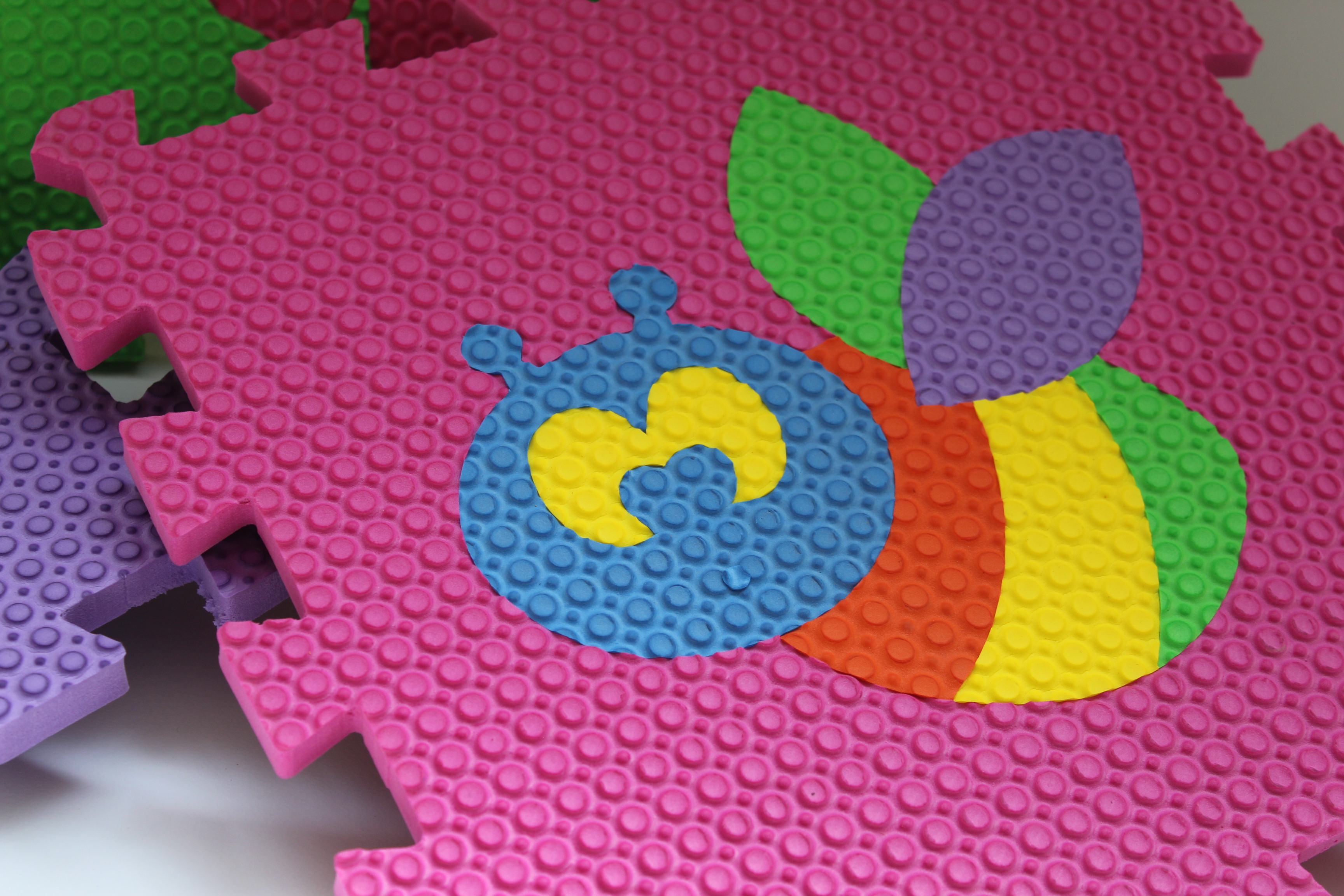 TAPETE ESPESOR 8 MM DE 30X30 CM ANIMALES CON 16 PZS MULTICOLOR