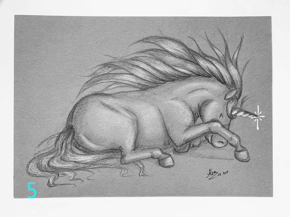 Dessin sur papier gris série licorne