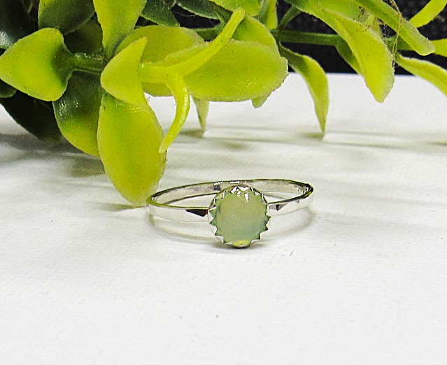  Sterling Silver Ring with Rose Cut Green Chalcedony Gemstone Size 7.5