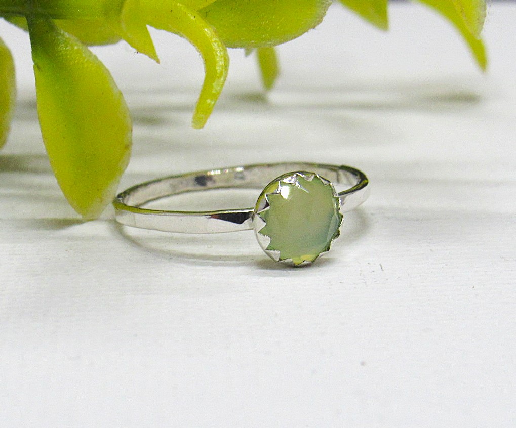  Sterling Silver Ring with Rose Cut Green Chalcedony Gemstone Size 7.5