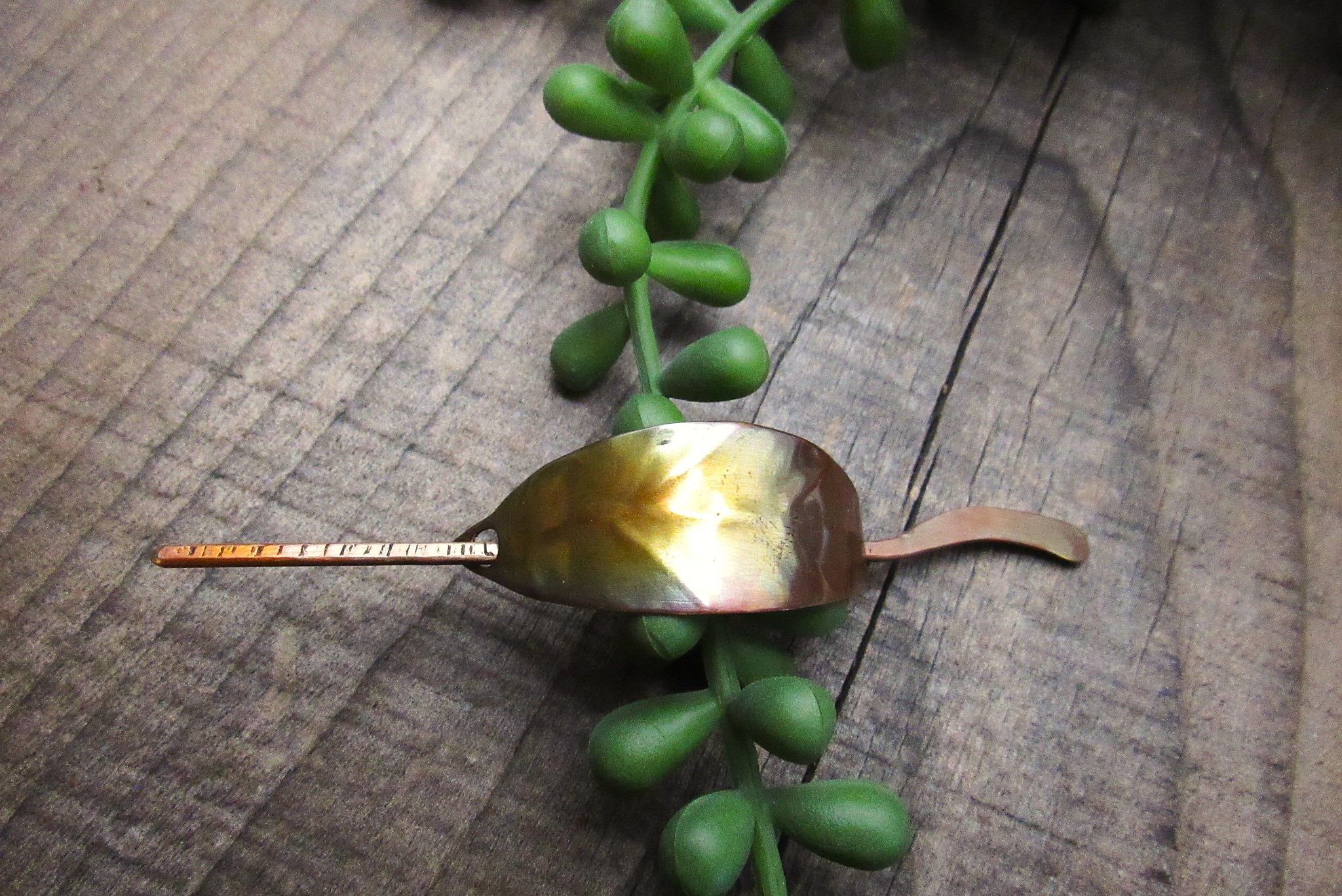 Flame Painted Small Leaf-Shaped Hairpin