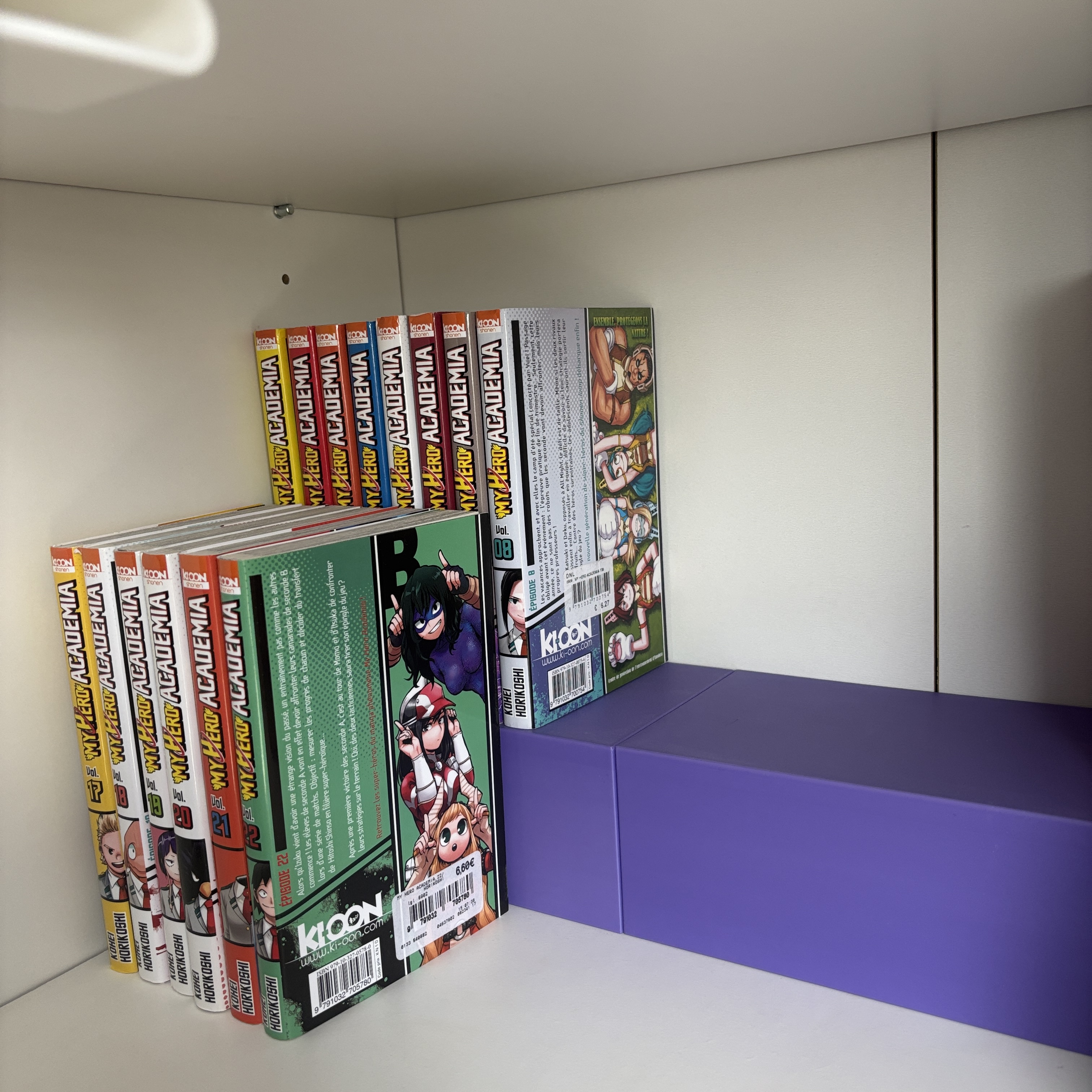 Réhausseur de livres sur étagère