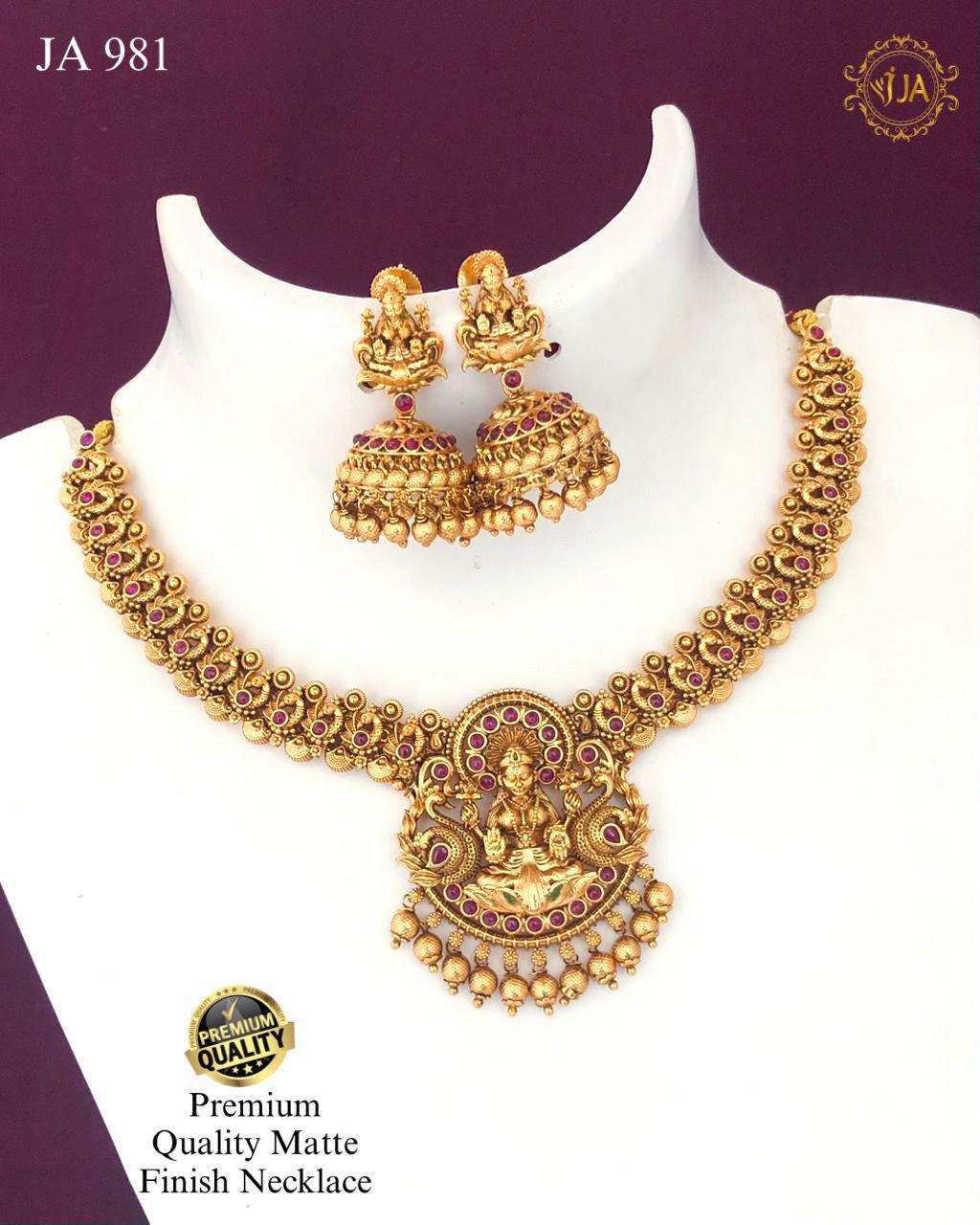 Necklace set with Rubi stone