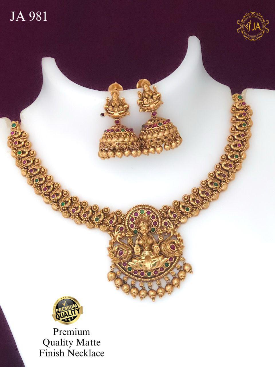 Necklace set with Rubi stone