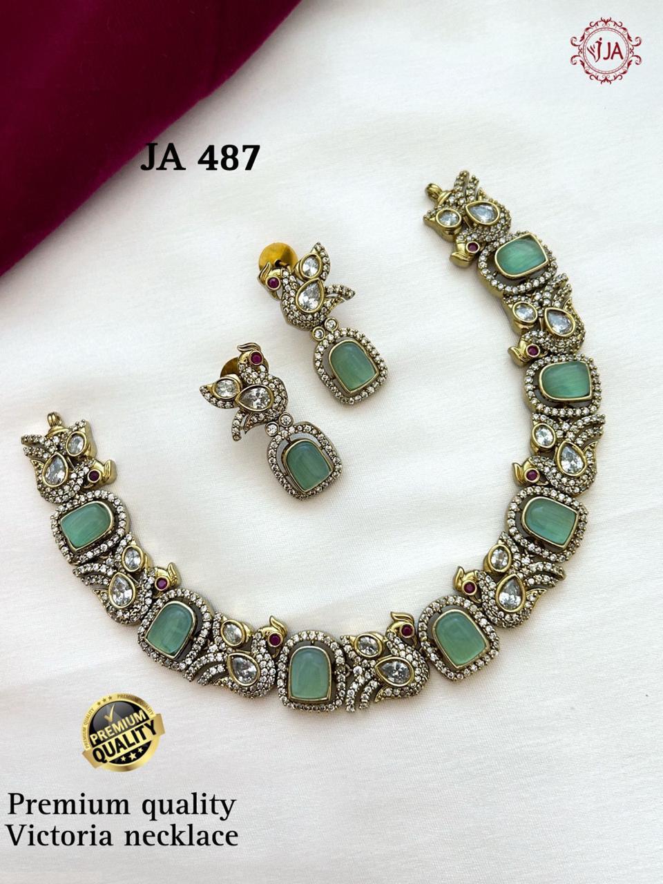 Victoria necklace set